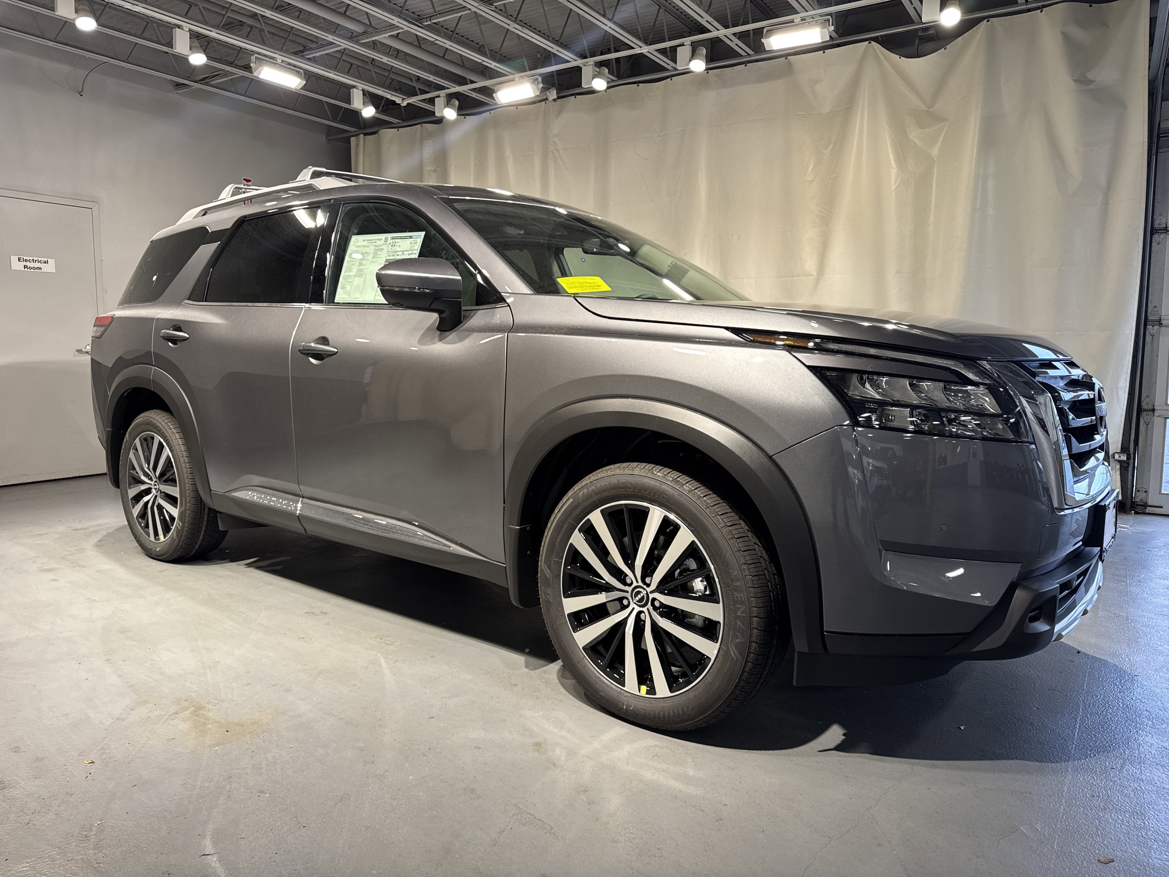 2025 Nissan Pathfinder Platinum