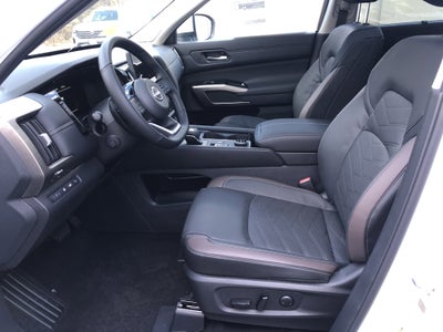 2025 Nissan Pathfinder Platinum