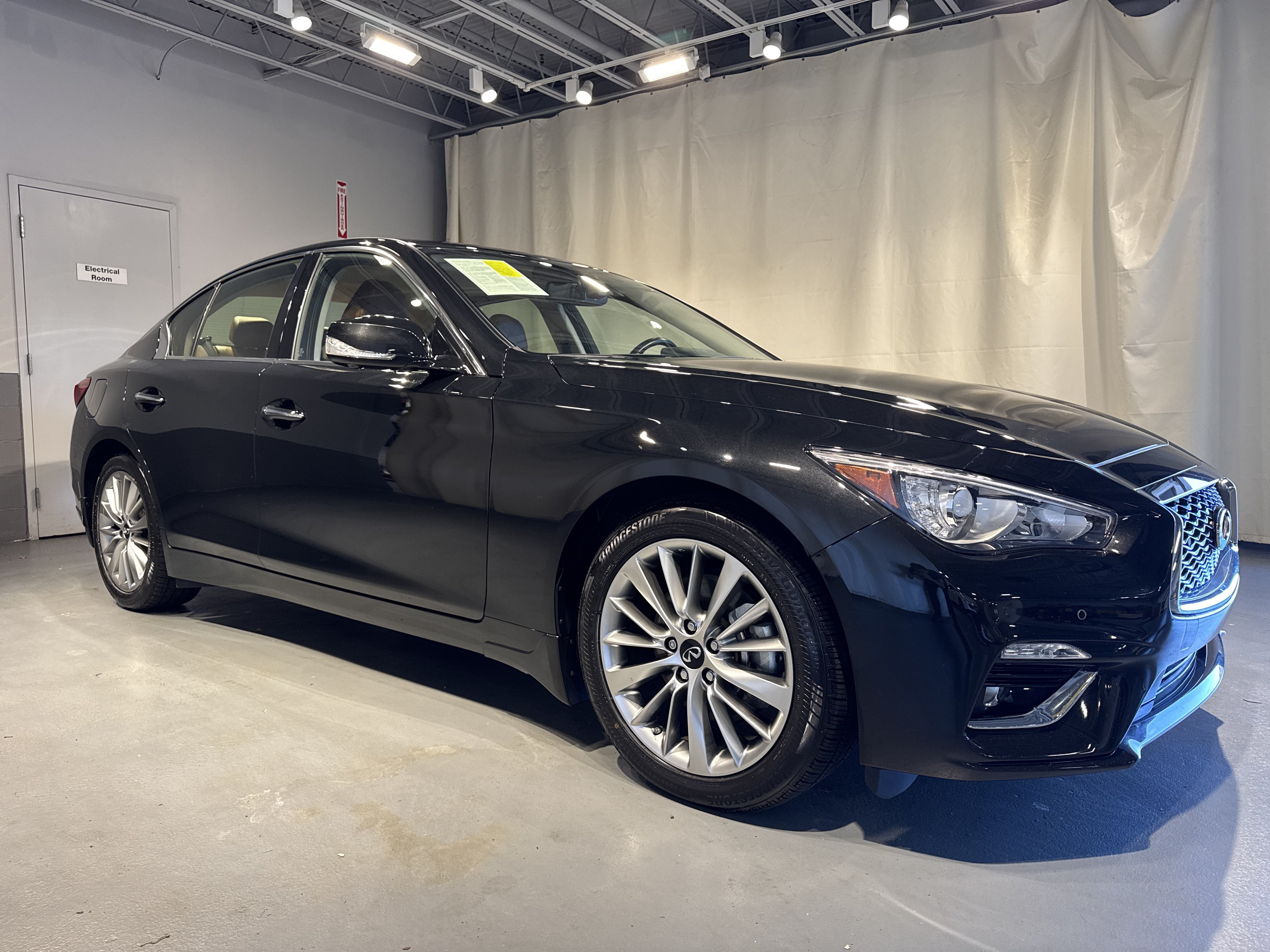 2023 INFINITI Q50 LUXE