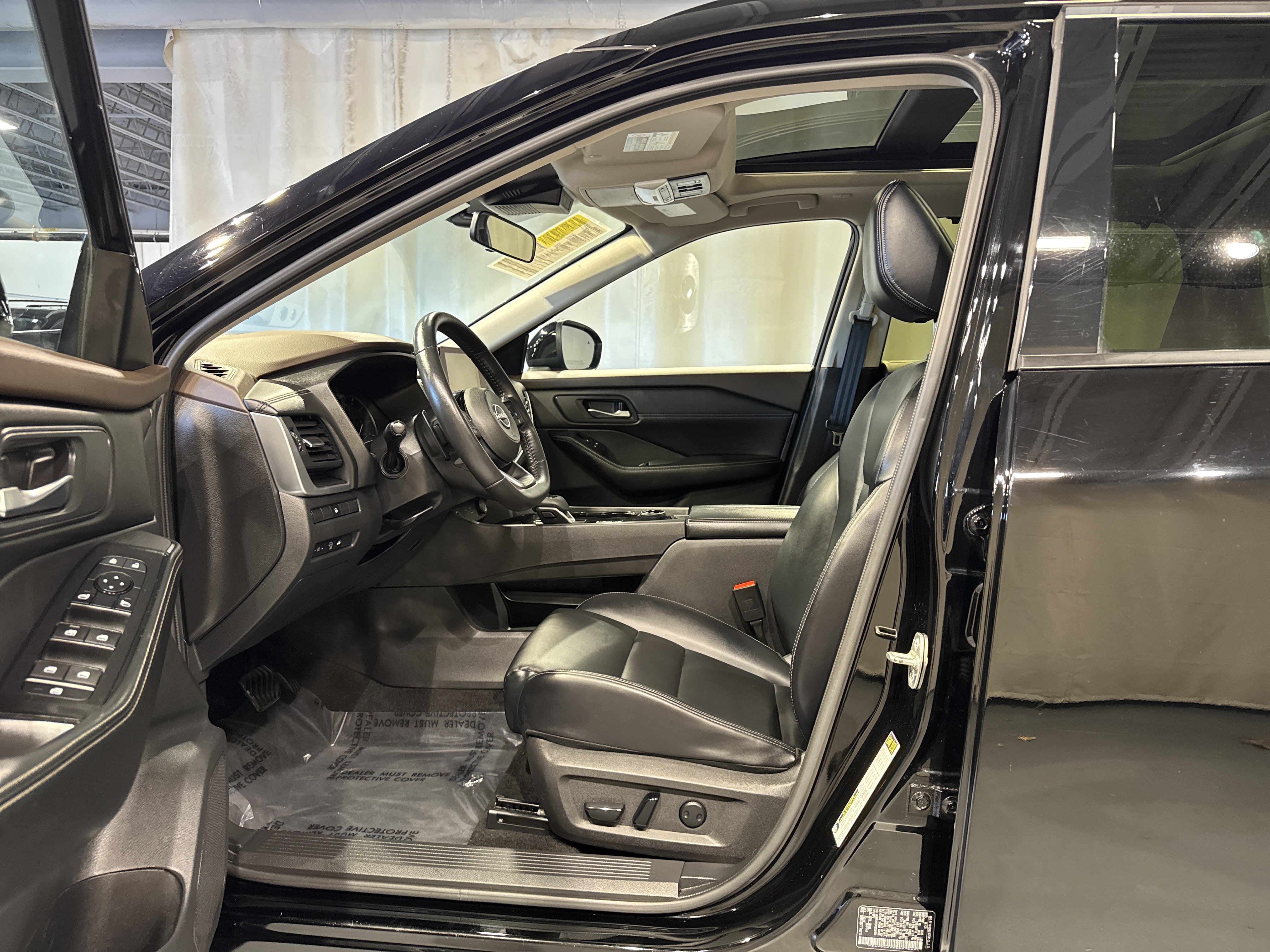 2023 Nissan Rogue SV W/Premium Package & Midnight Package