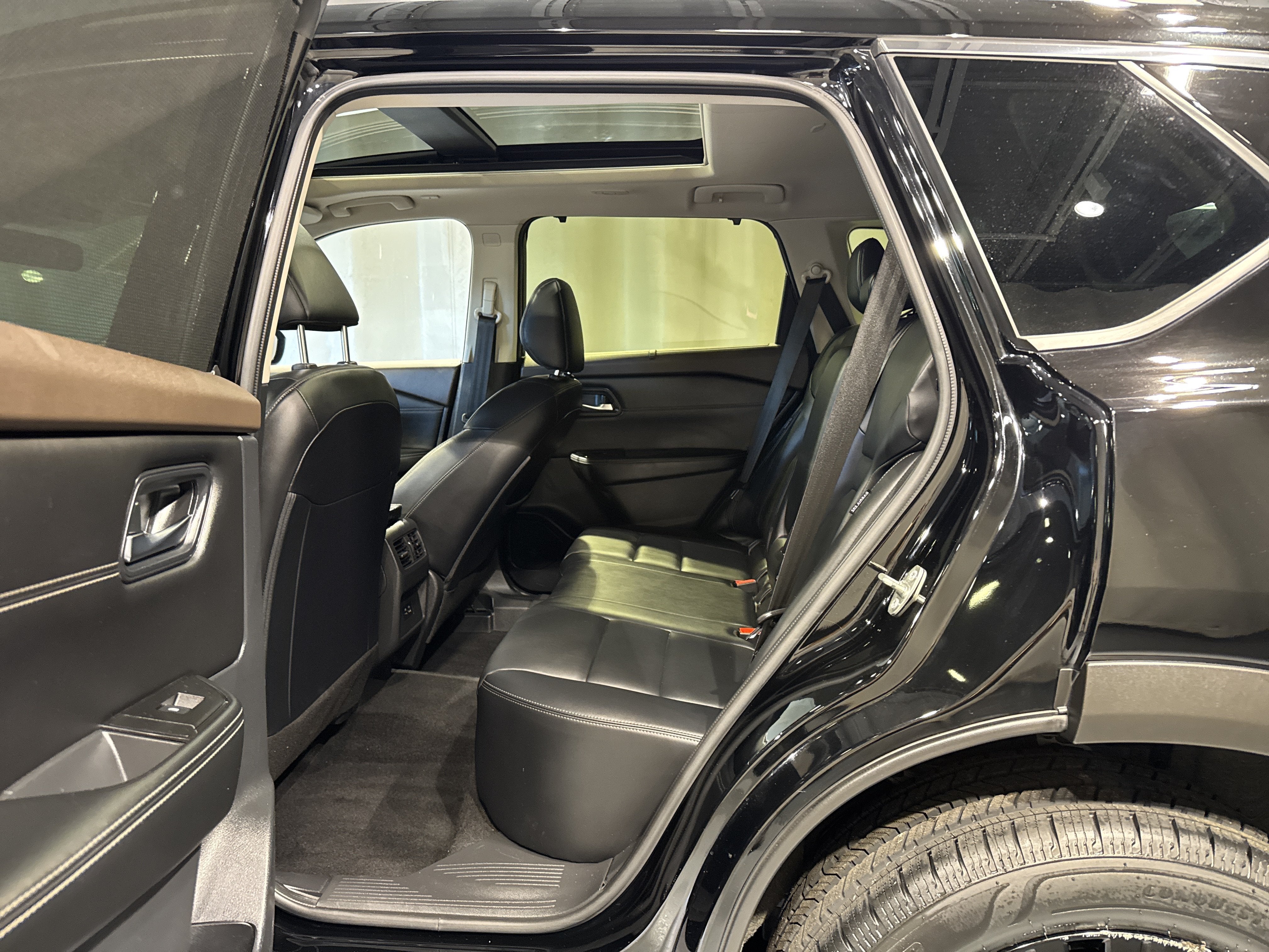 2023 Nissan Rogue SV W/Premium Package & Midnight Package