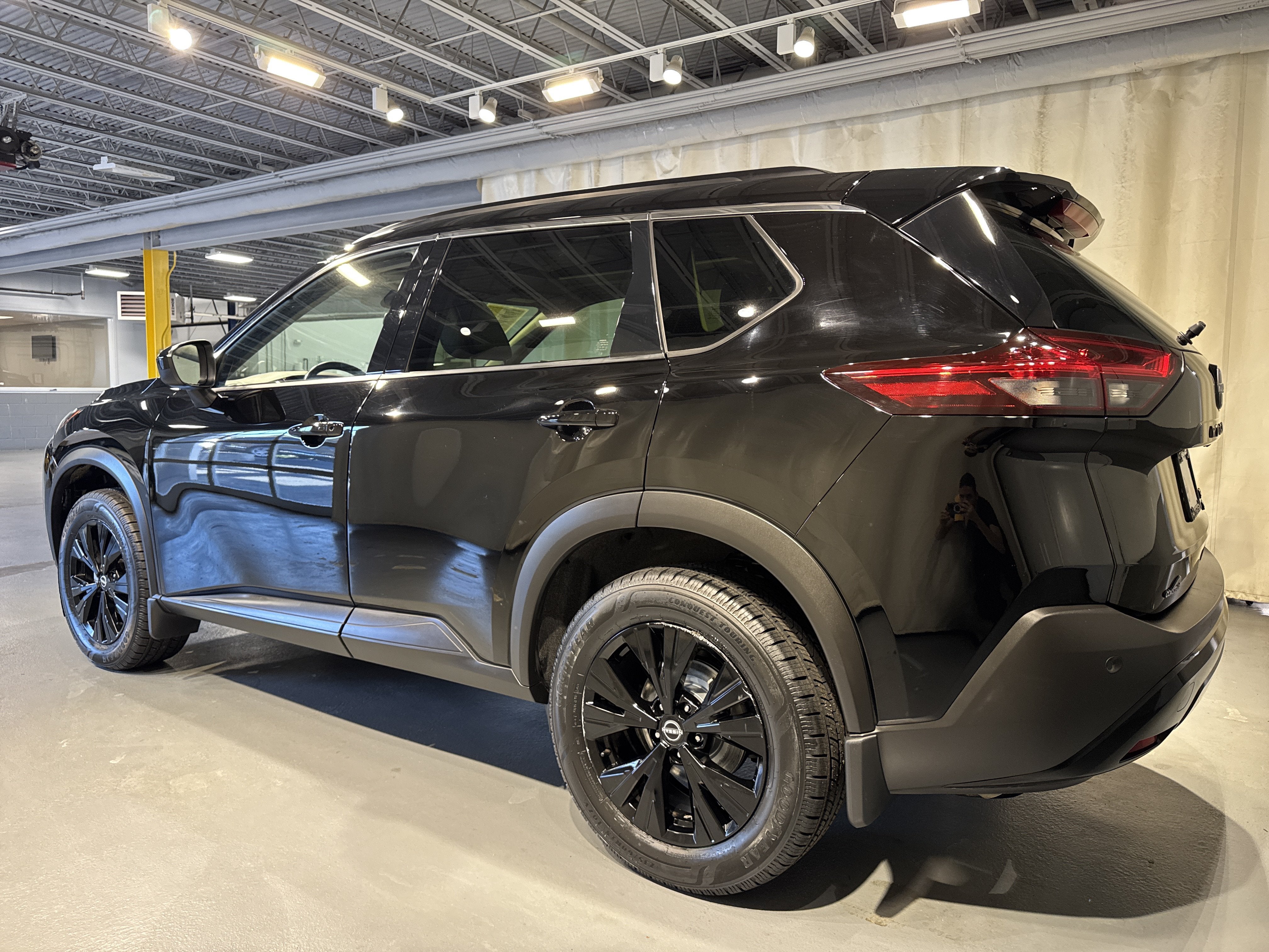 2023 Nissan Rogue SV W/Premium Package & Midnight Package