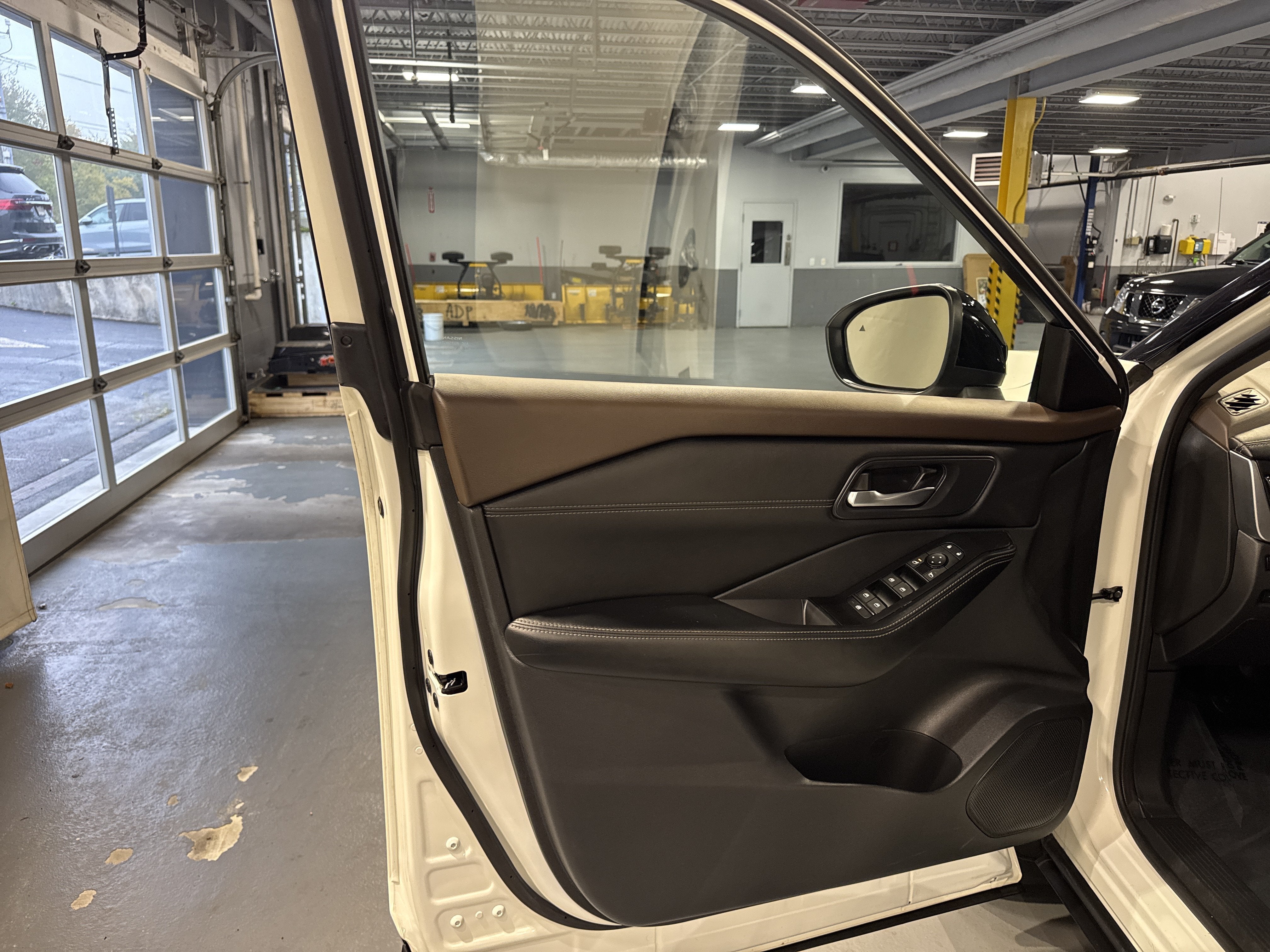 2023 Nissan Rogue SV W/Premium Package & Midnight Package
