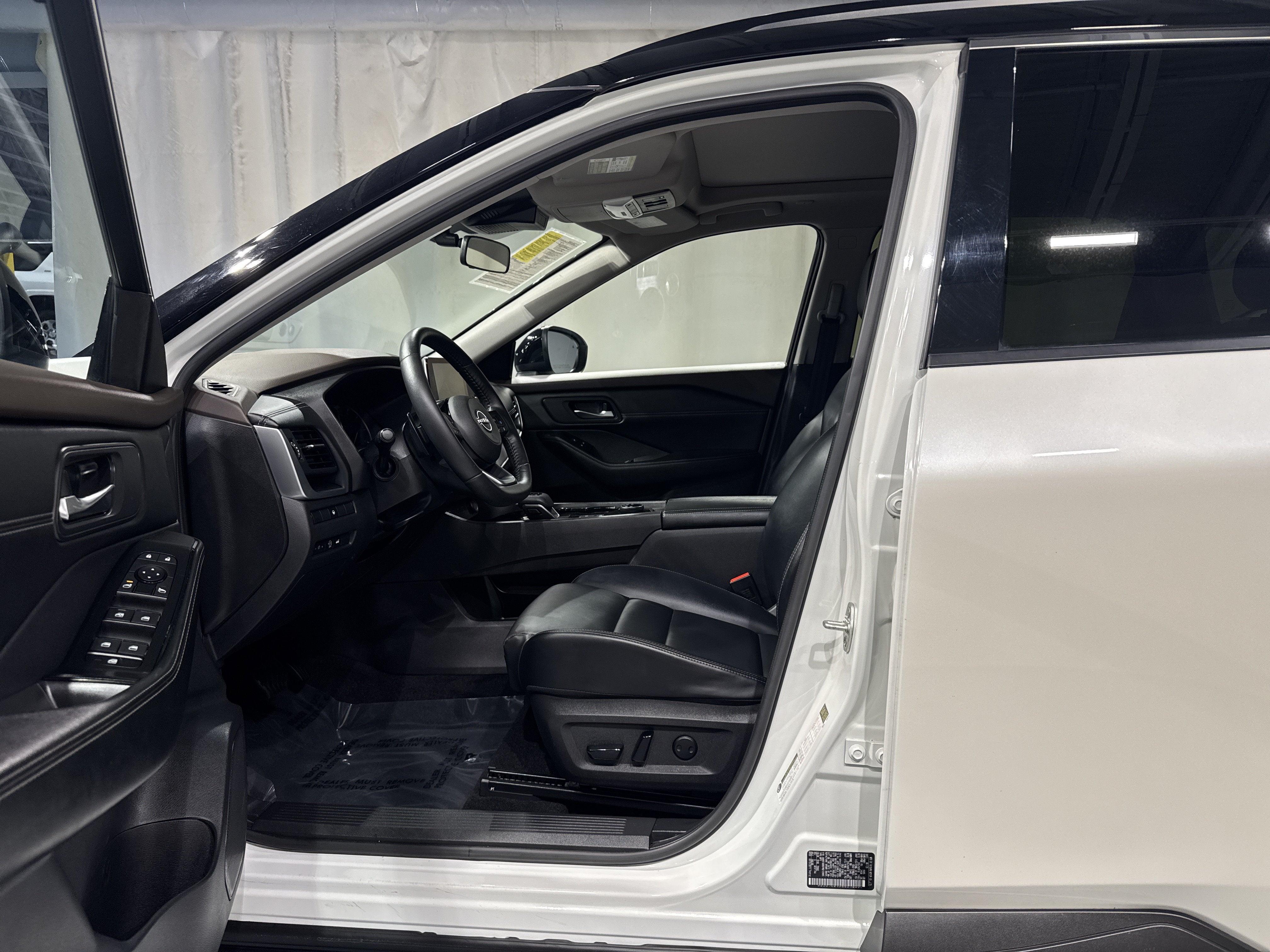 2023 Nissan Rogue SV W/Premium Package & Midnight Package