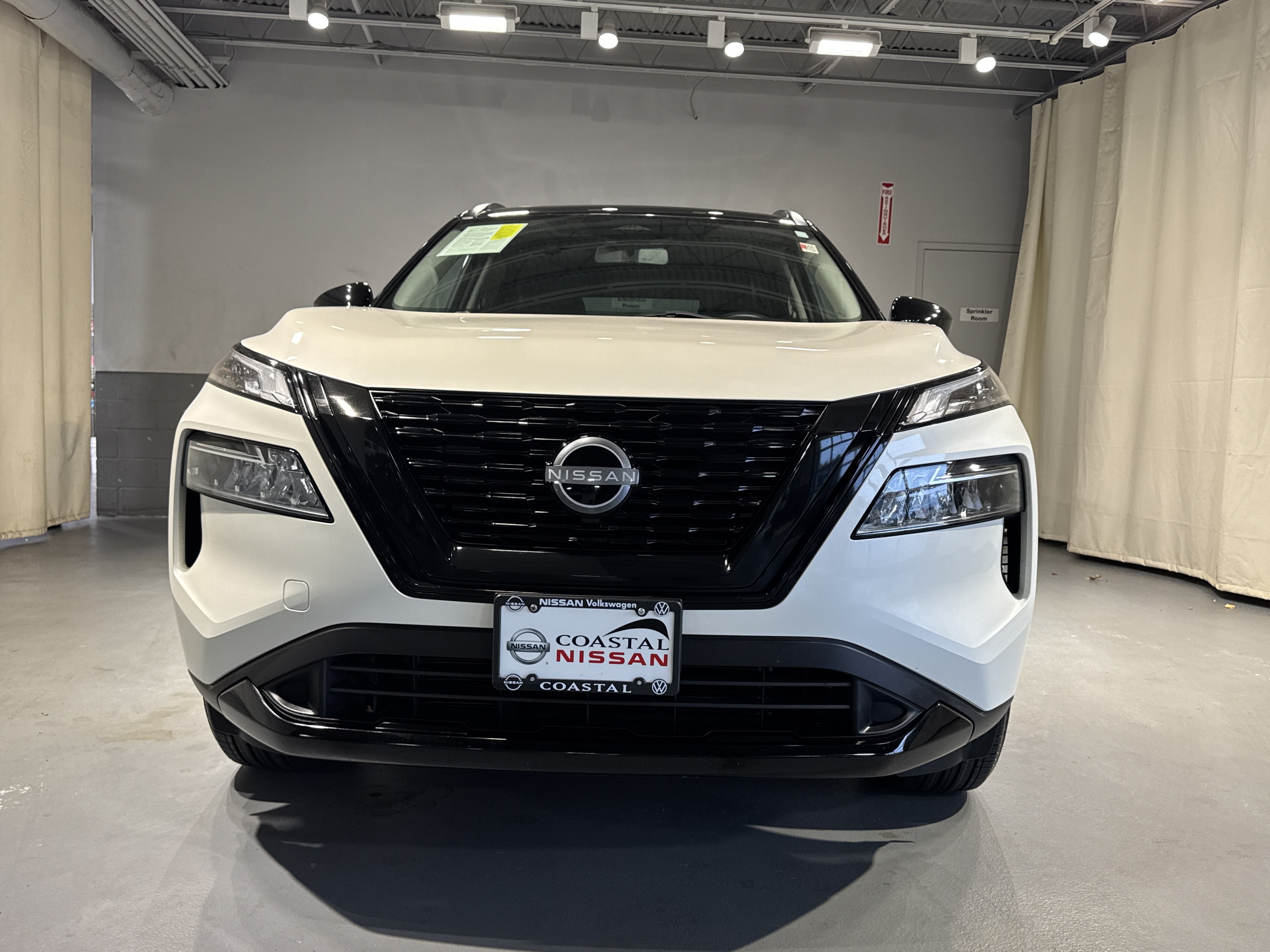 2023 Nissan Rogue SV W/Premium Package & Midnight Package