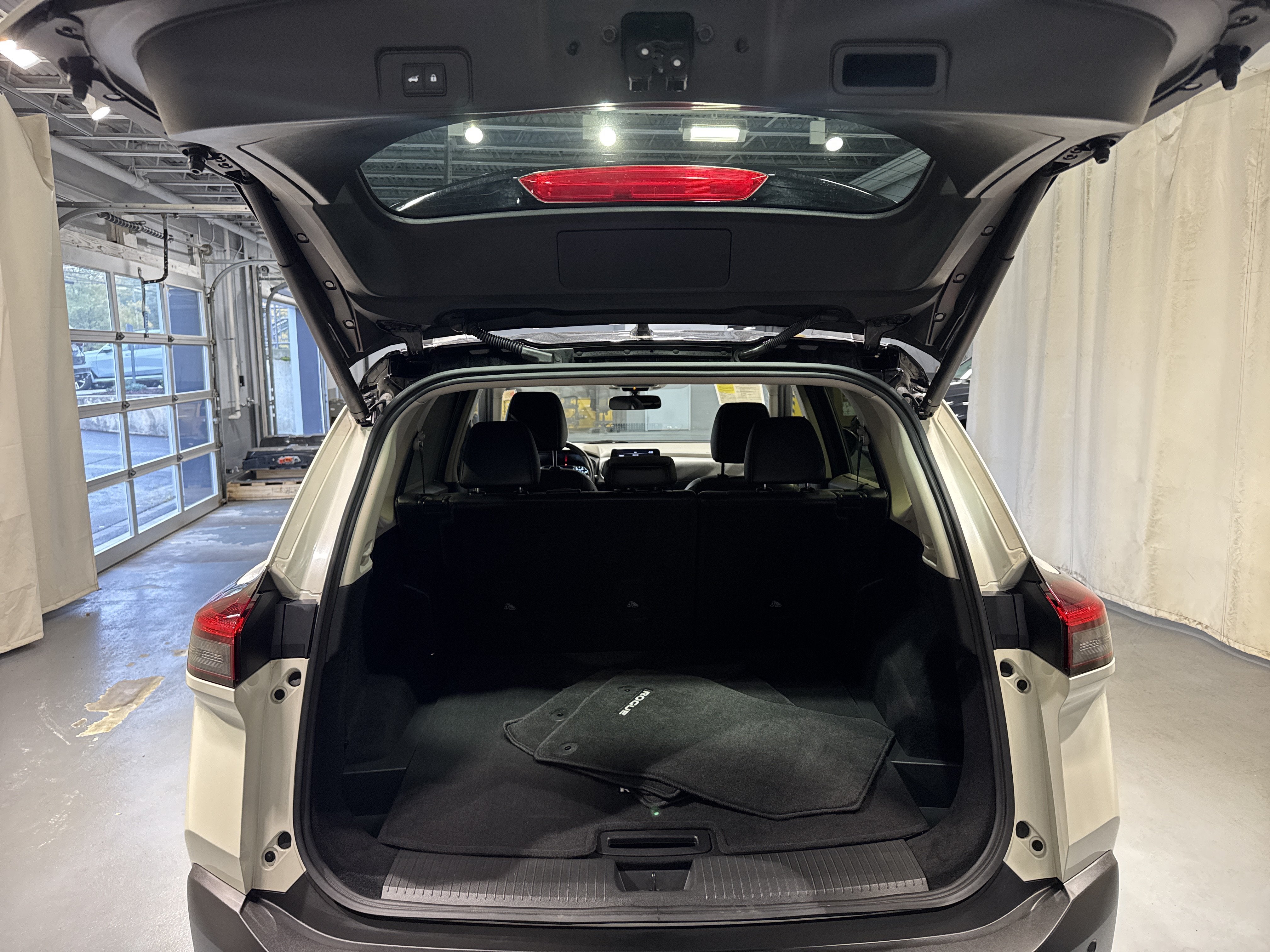 2023 Nissan Rogue SV W/Premium Package & Midnight Package