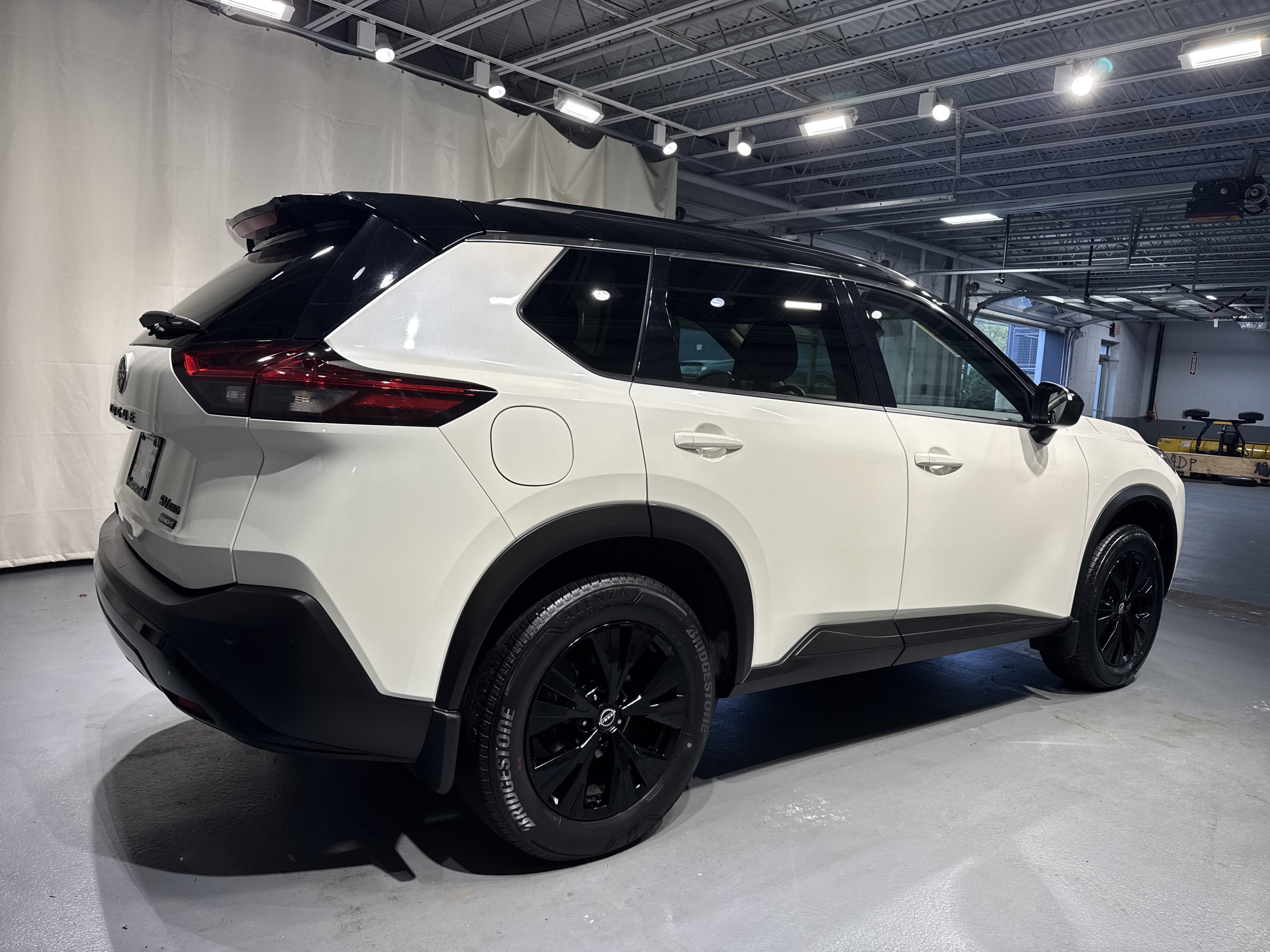 2023 Nissan Rogue SV W/Premium Package & Midnight Package