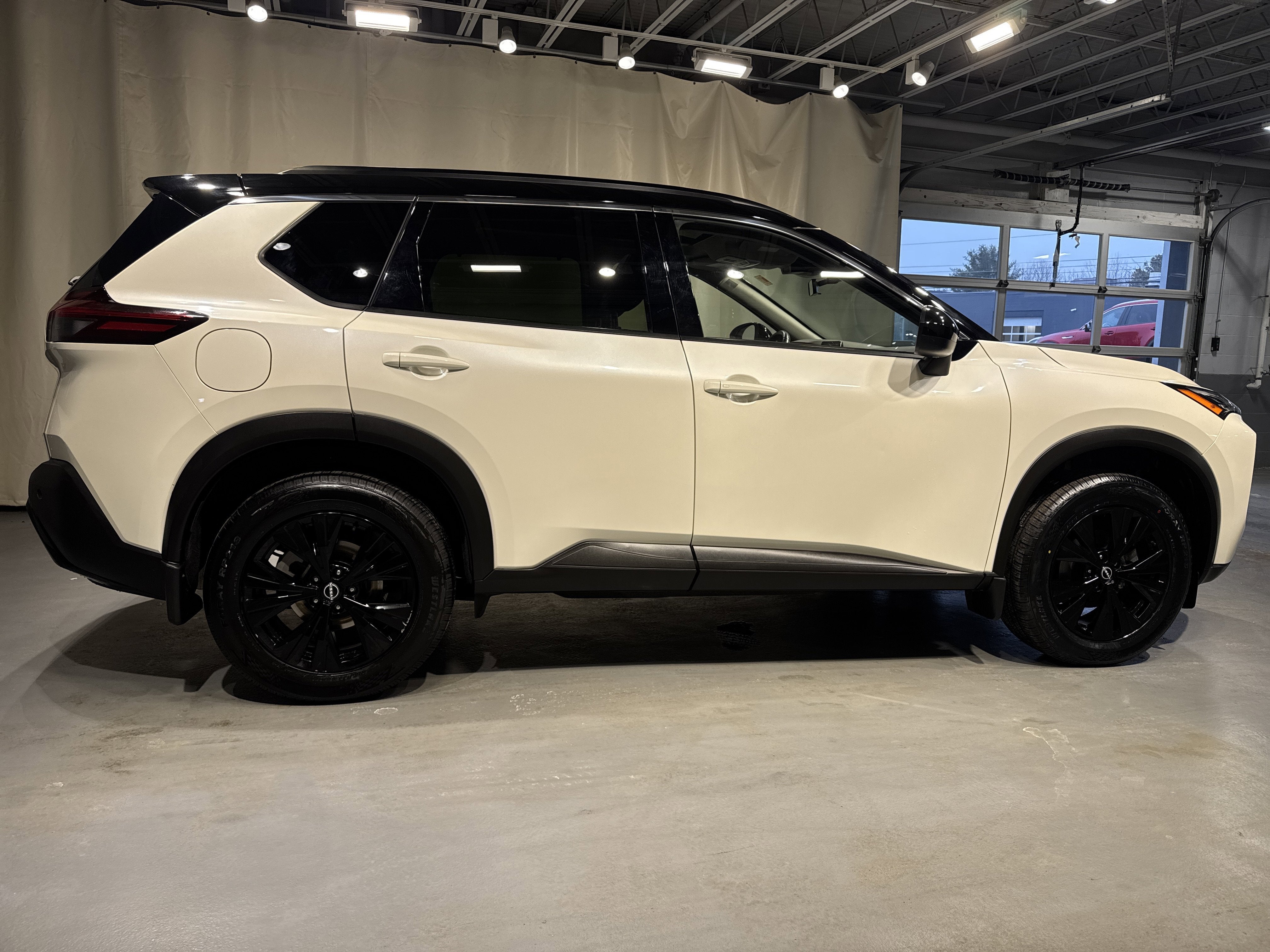 2023 Nissan Rogue SV W/Premium & Midnight Package
