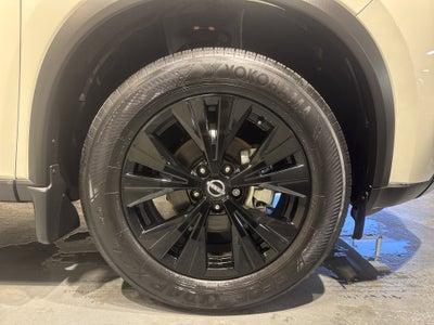 2023 Nissan Rogue SV W/Premium Package & Midnight Package