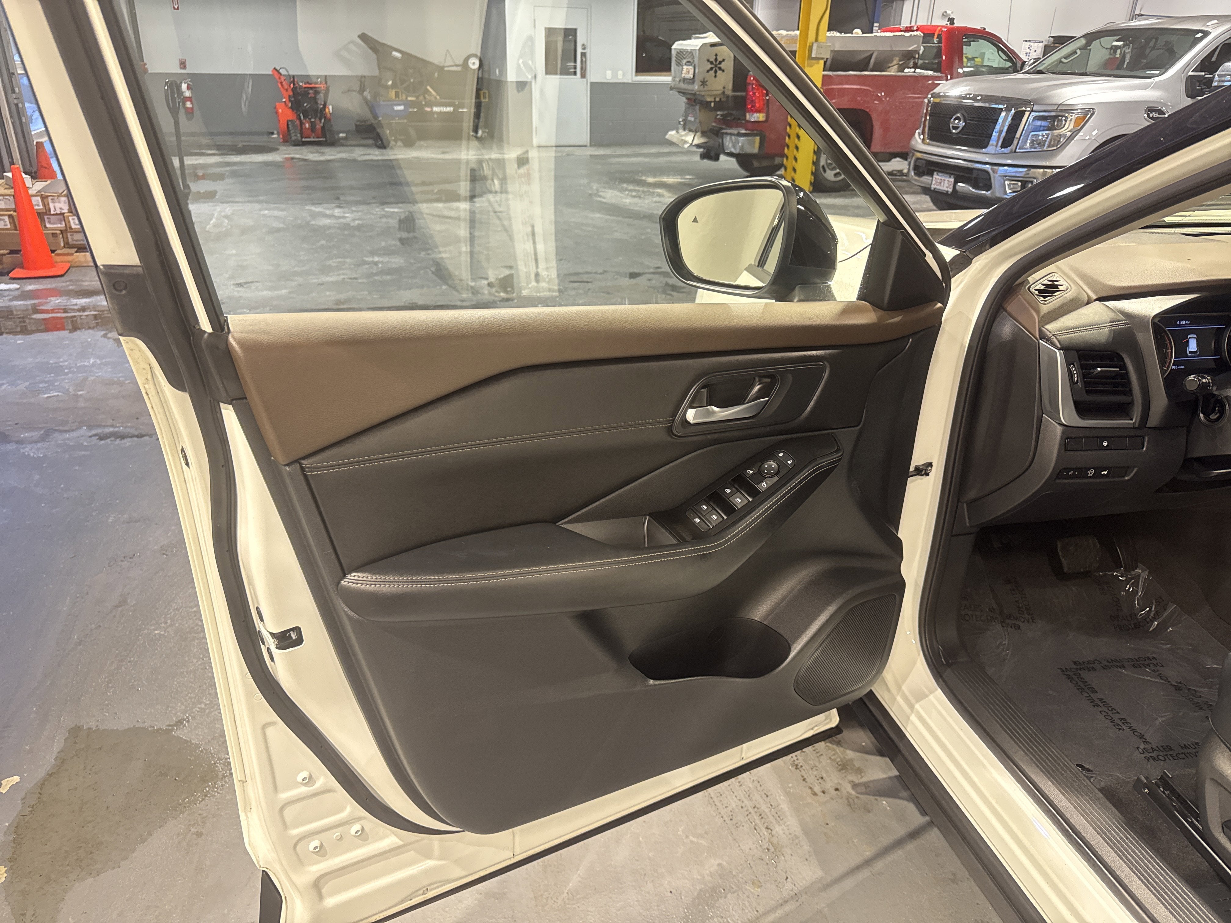 2023 Nissan Rogue SV W/Premium Package & Midnight Package