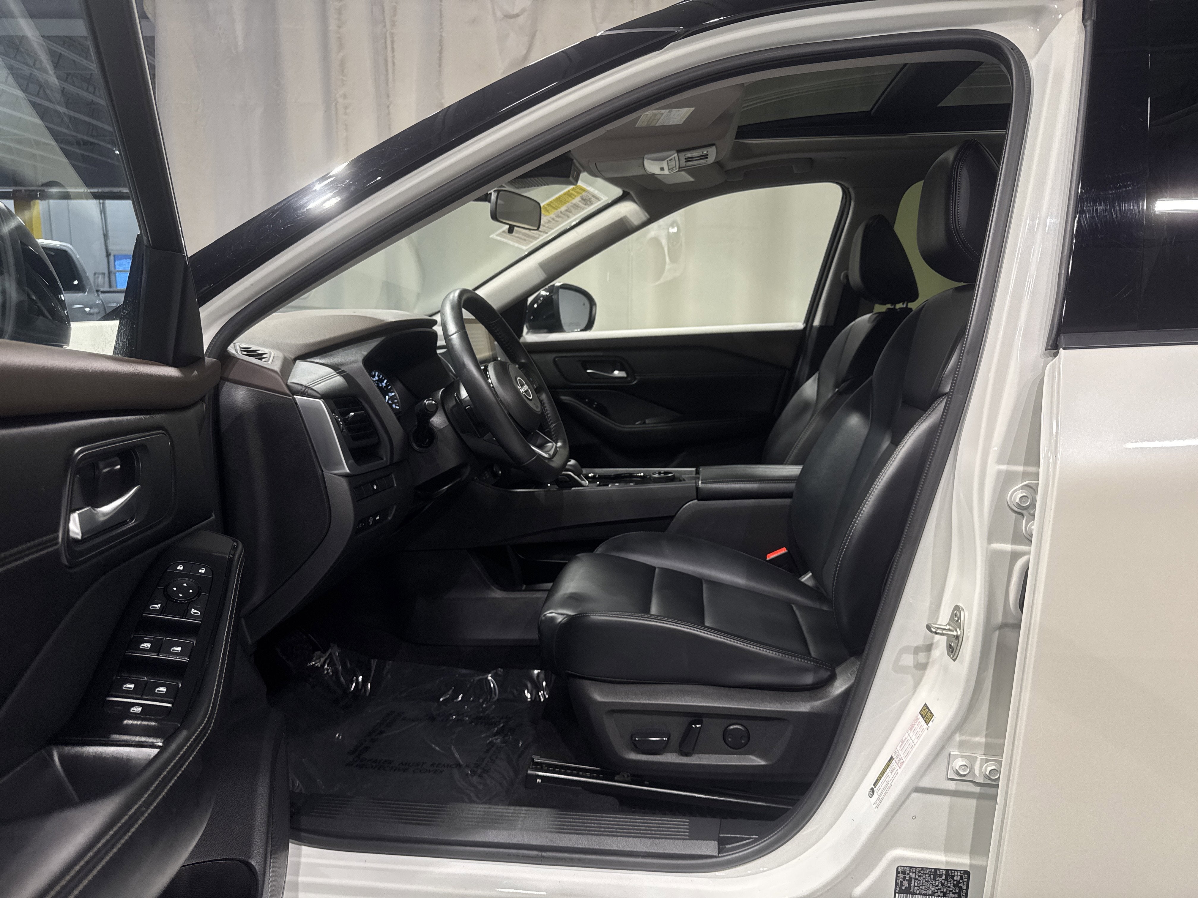 2023 Nissan Rogue SV W/Premium Package & Midnight Package