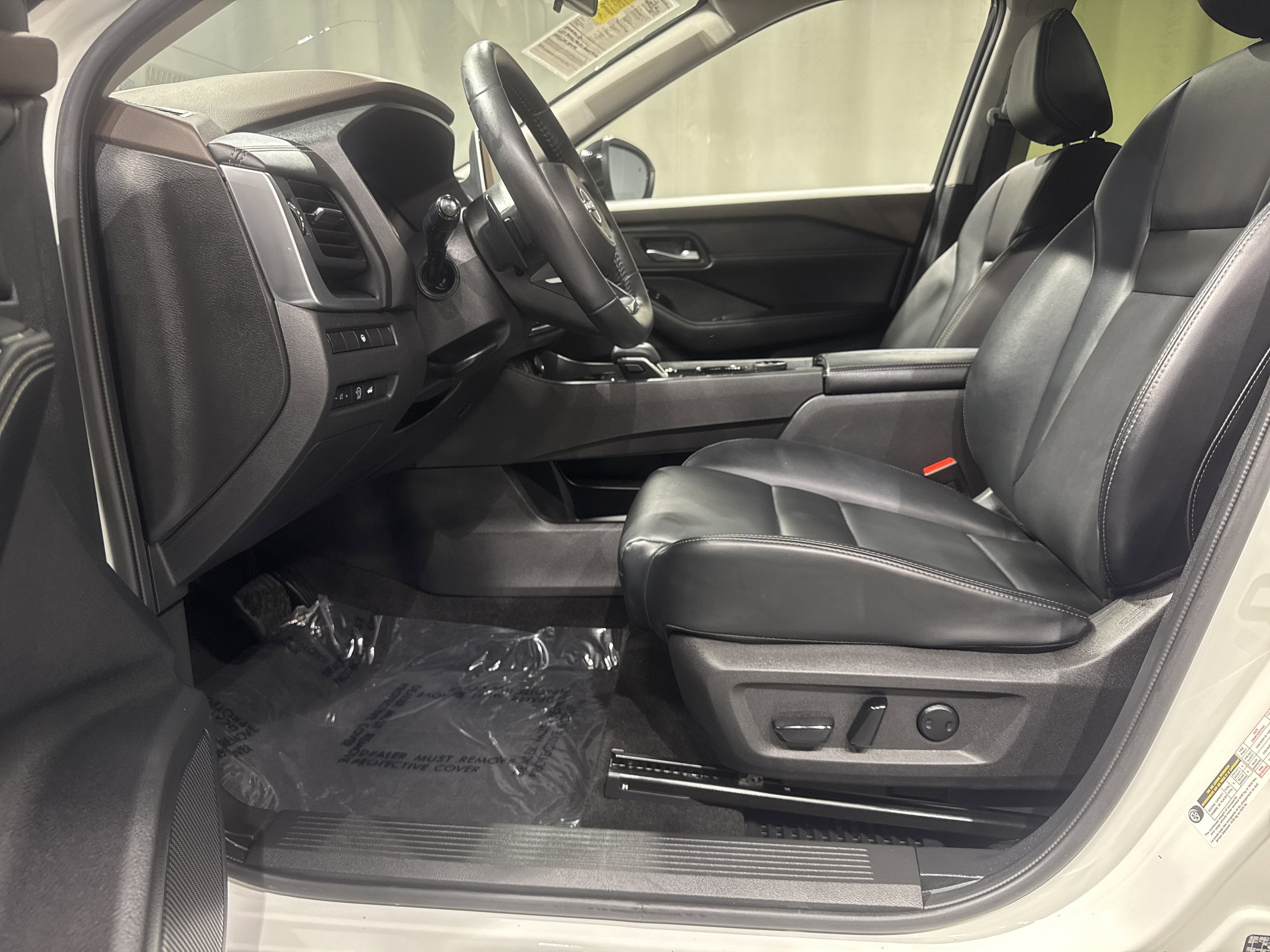 2023 Nissan Rogue SV W/Premium Package & Midnight Package