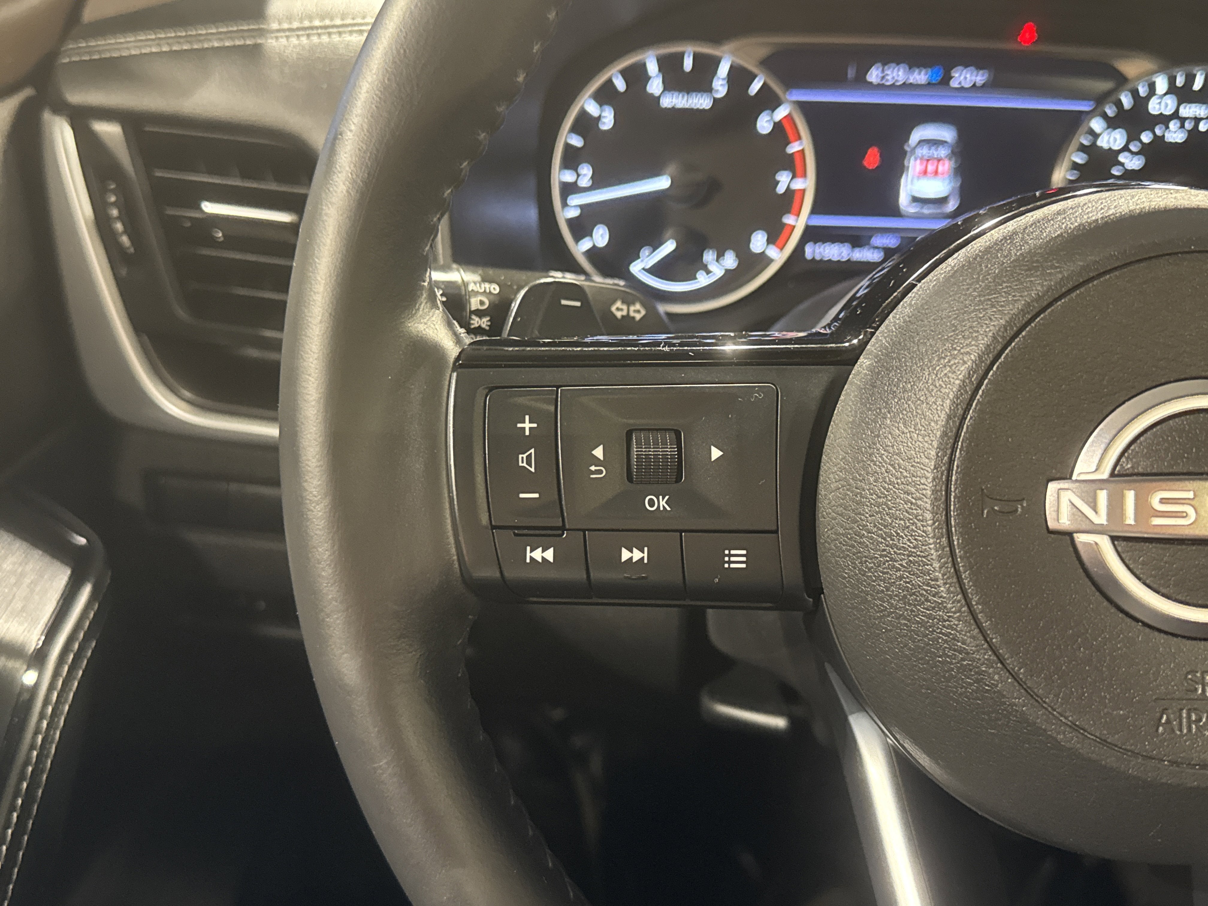 2023 Nissan Rogue SV W/Premium Package & Midnight Package