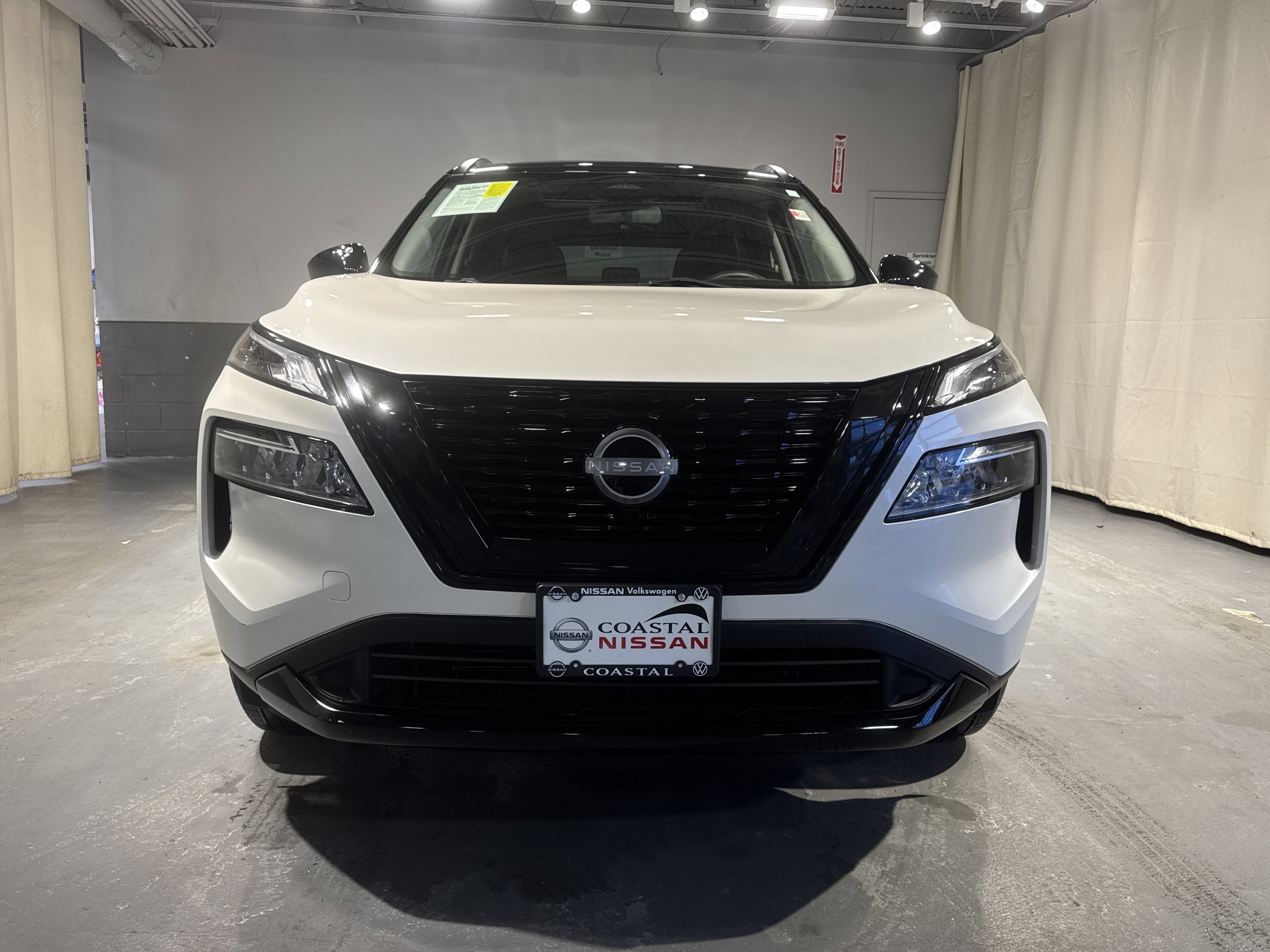 2023 Nissan Rogue SV W/Premium Package & Midnight Package