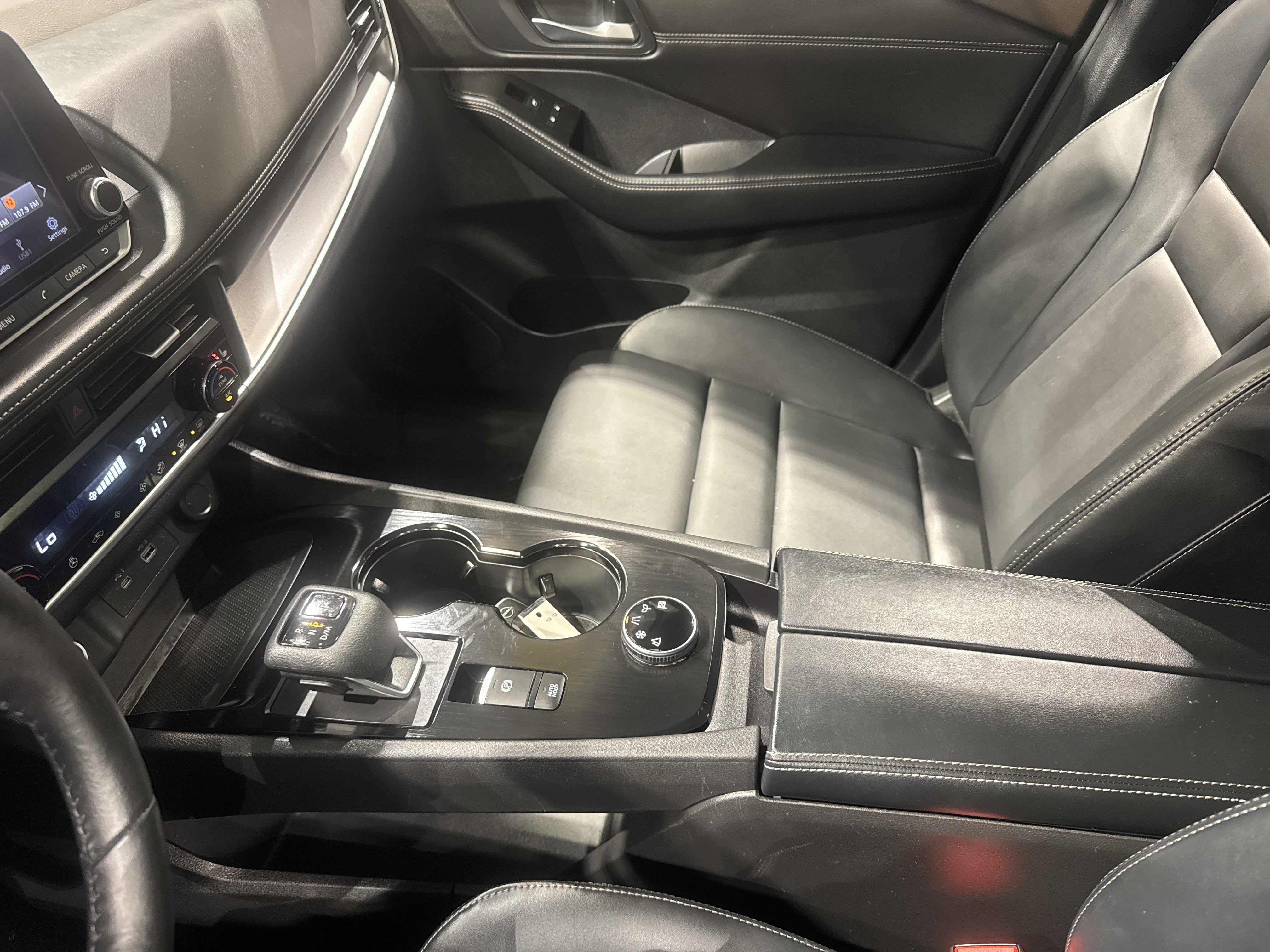 2023 Nissan Rogue SV W/Premium Package & Midnight Package