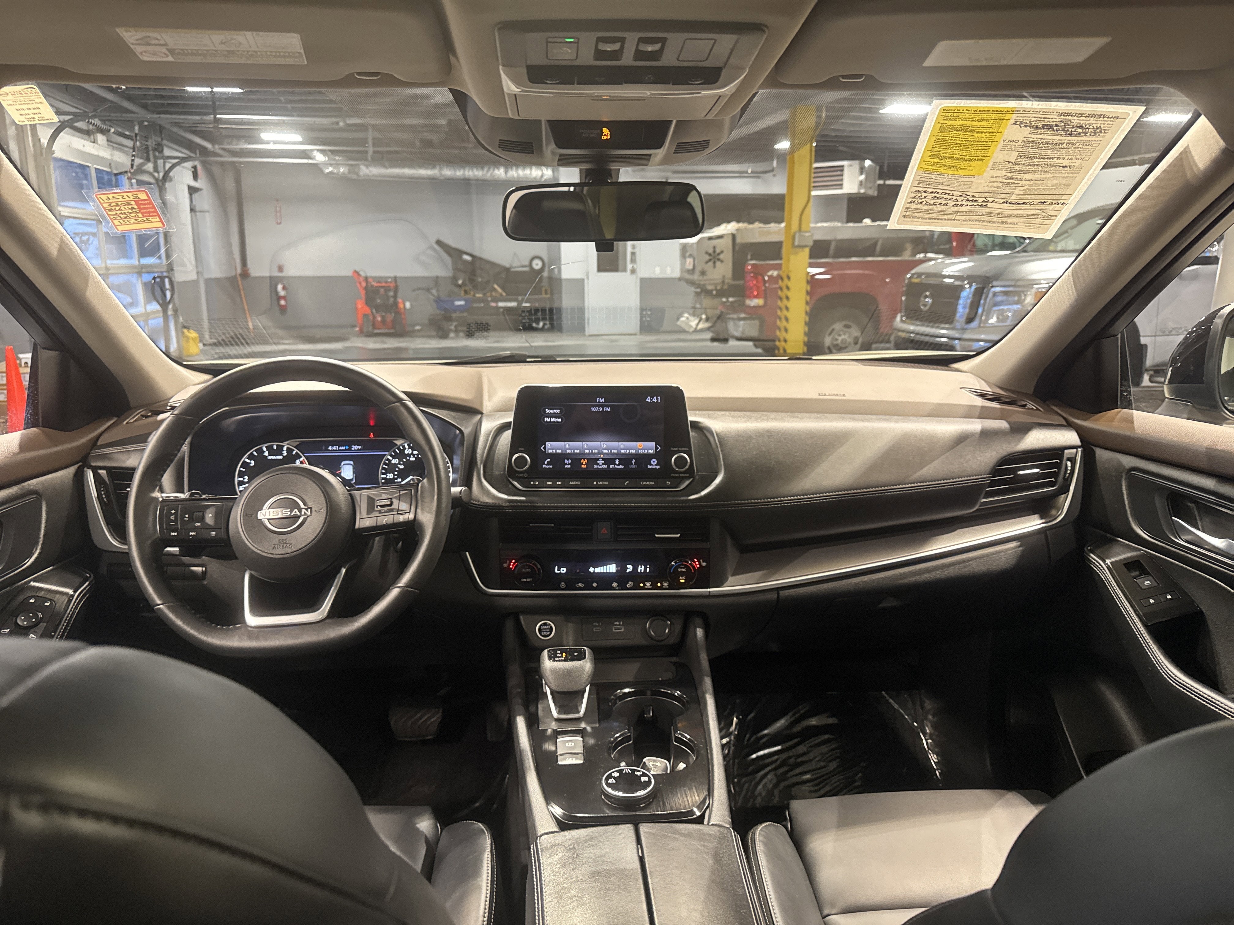 2023 Nissan Rogue SV W/Premium Package & Midnight Package