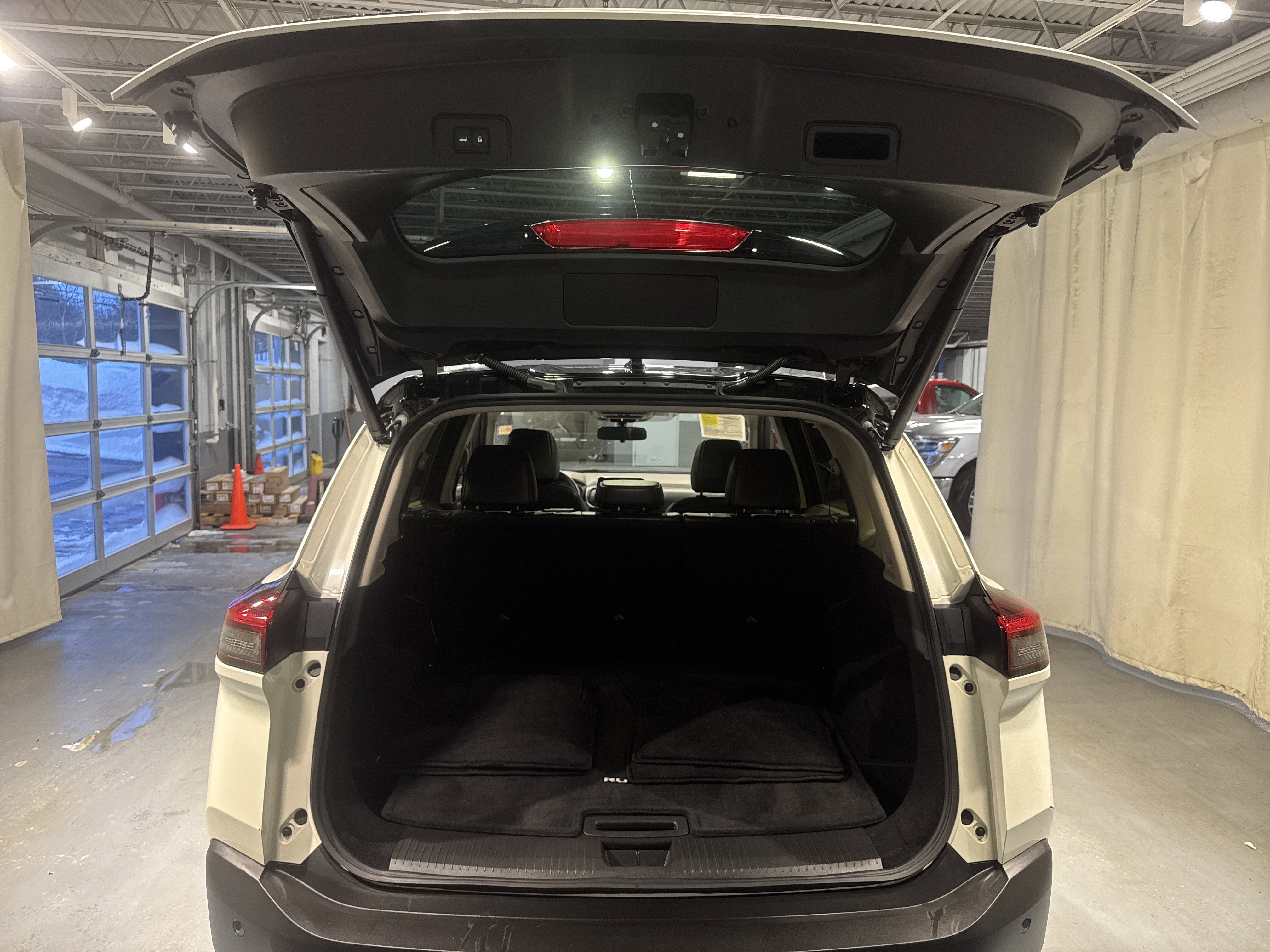 2023 Nissan Rogue SV W/Premium Package & Midnight Package