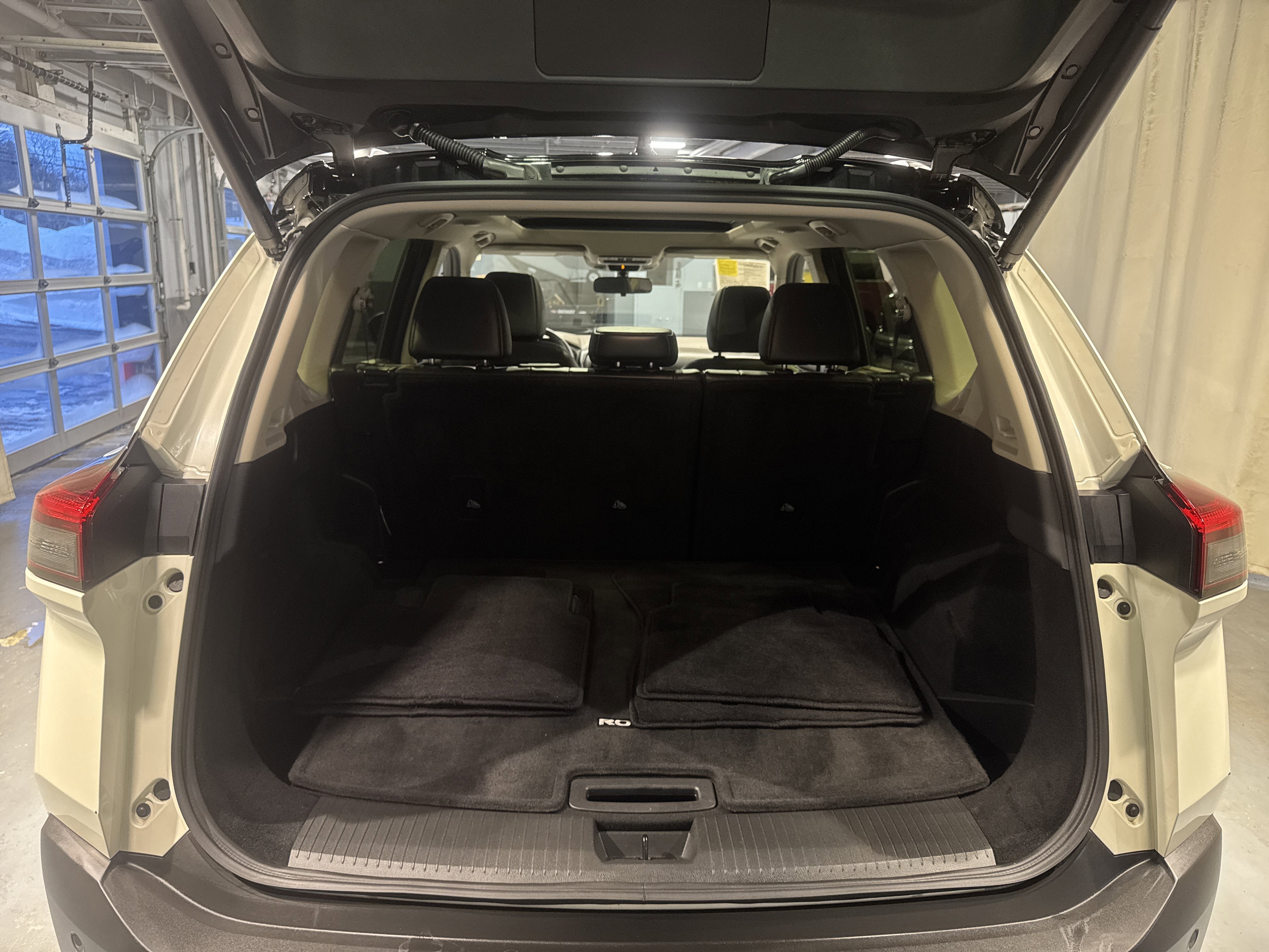 2023 Nissan Rogue SV W/Premium Package & Midnight Package