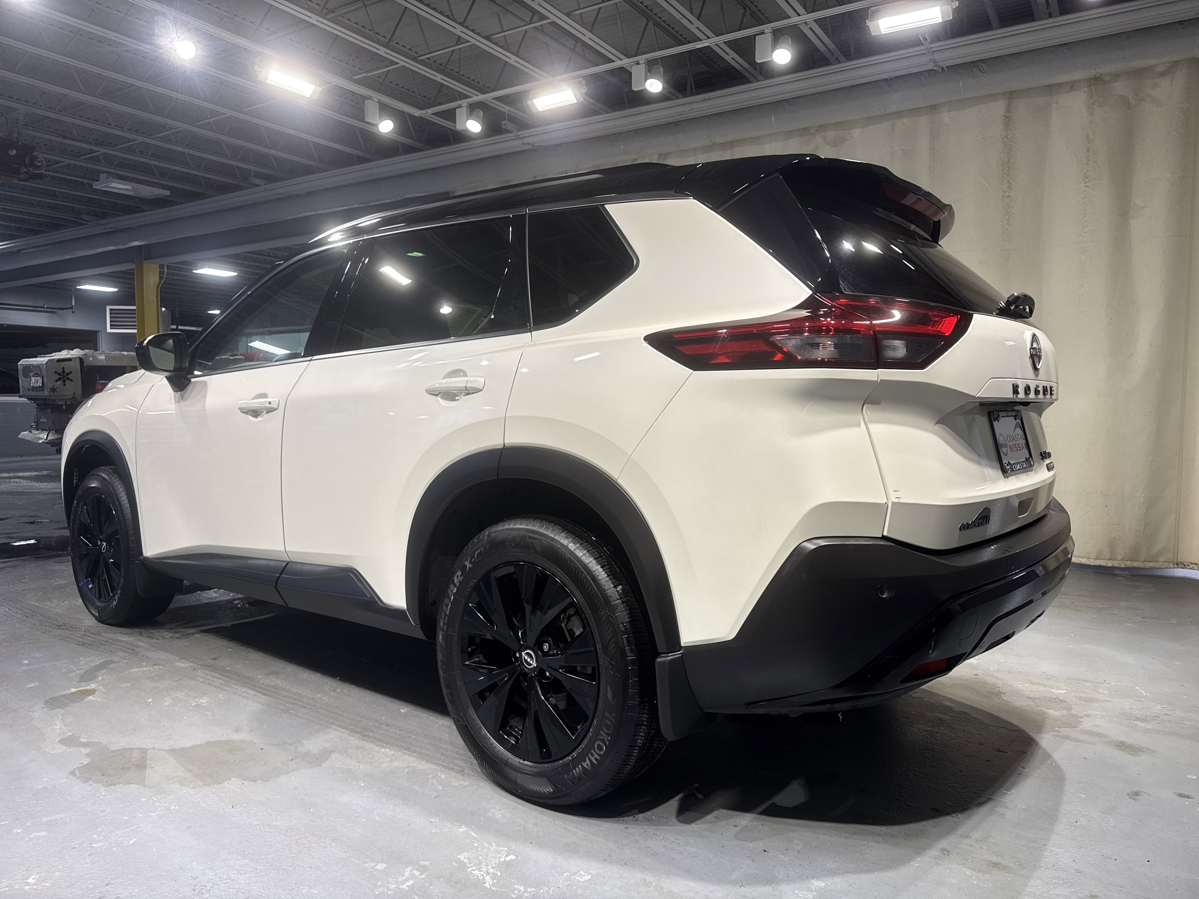 2023 Nissan Rogue SV W/Premium Package & Midnight Package