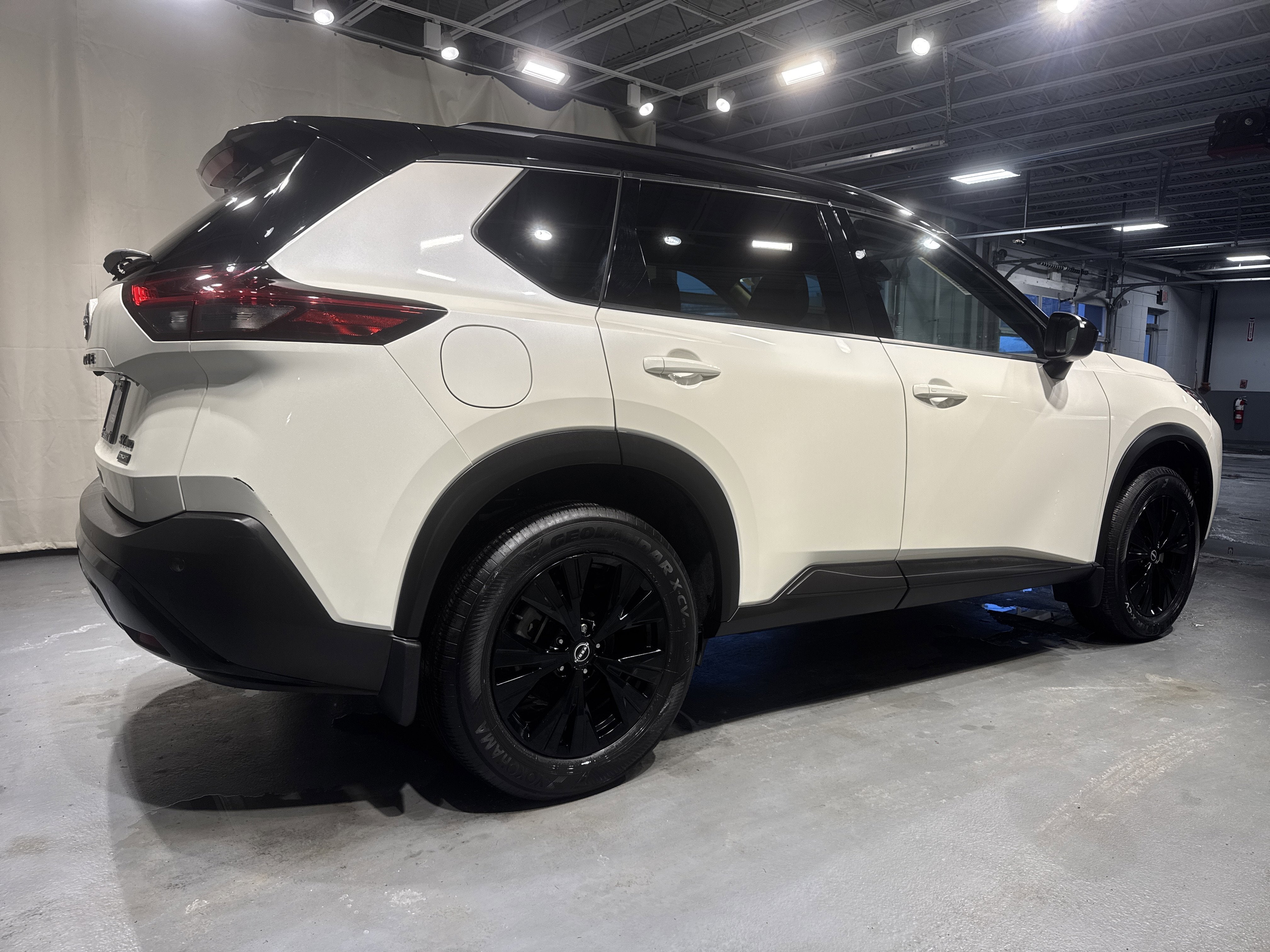 2023 Nissan Rogue SV W/Premium Package & Midnight Package