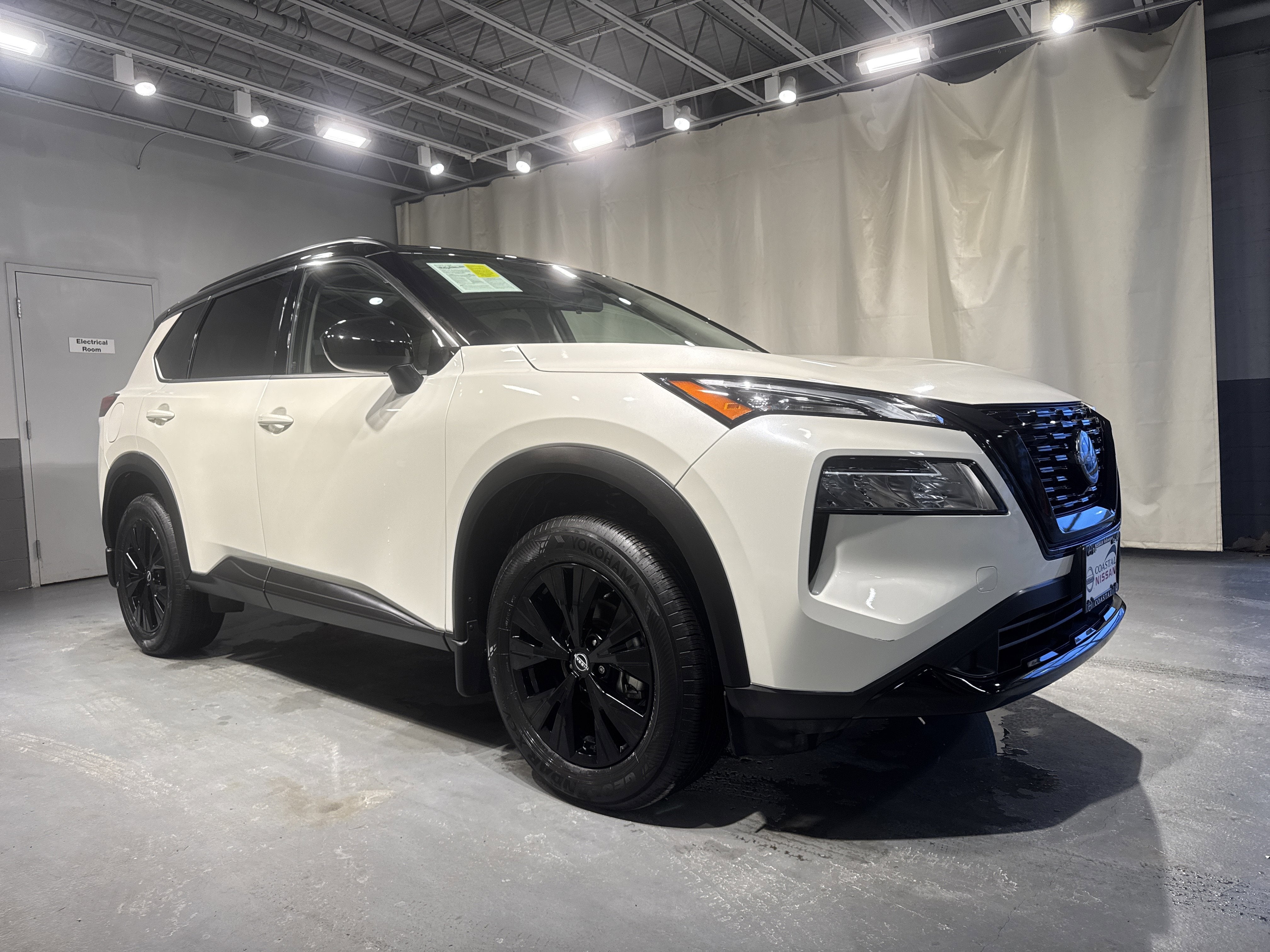 2023 Nissan Rogue SV W/Premium Package & Midnight Package