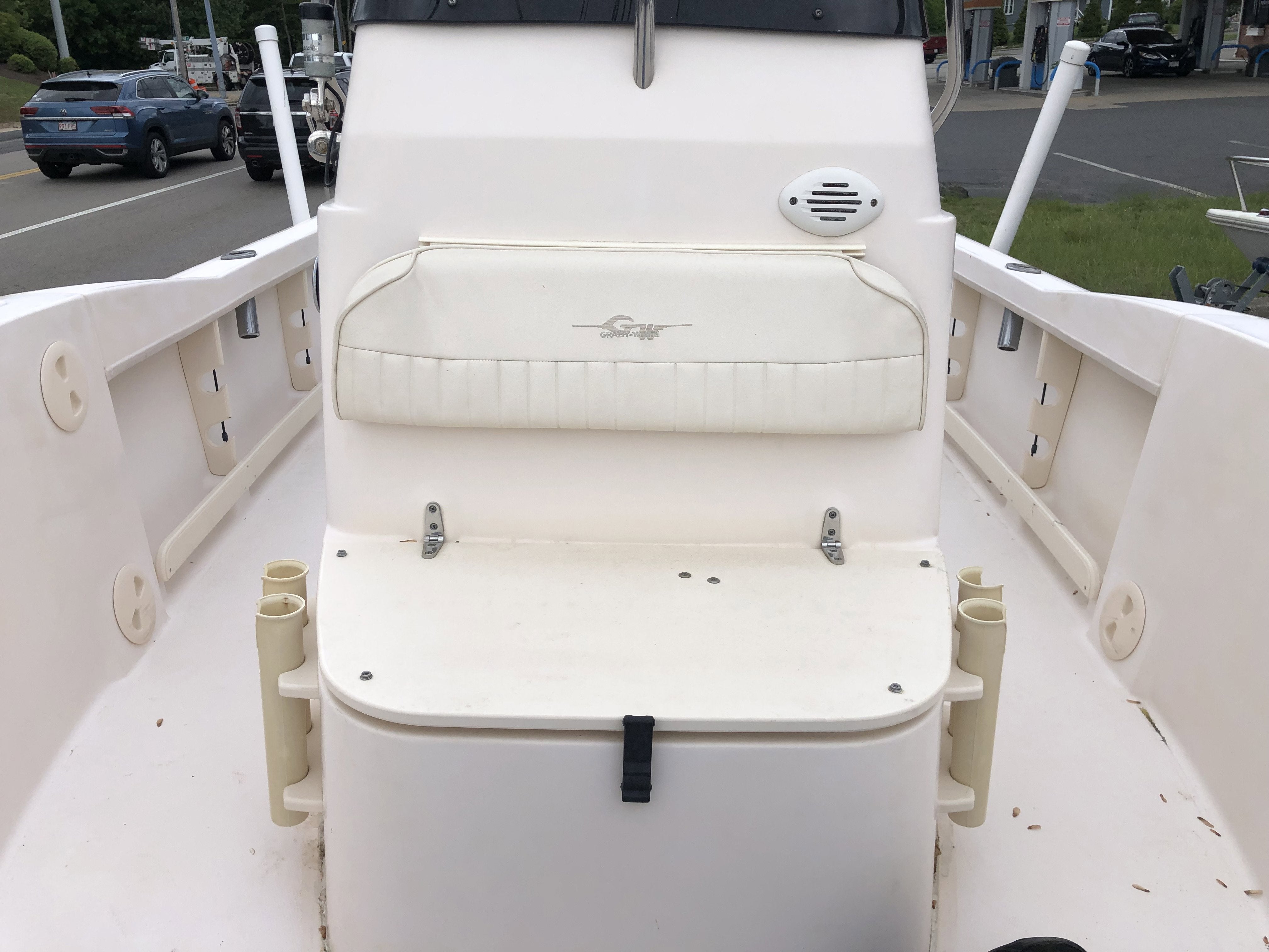 2011 GRADY WHITE 18 FISHERMAN Base