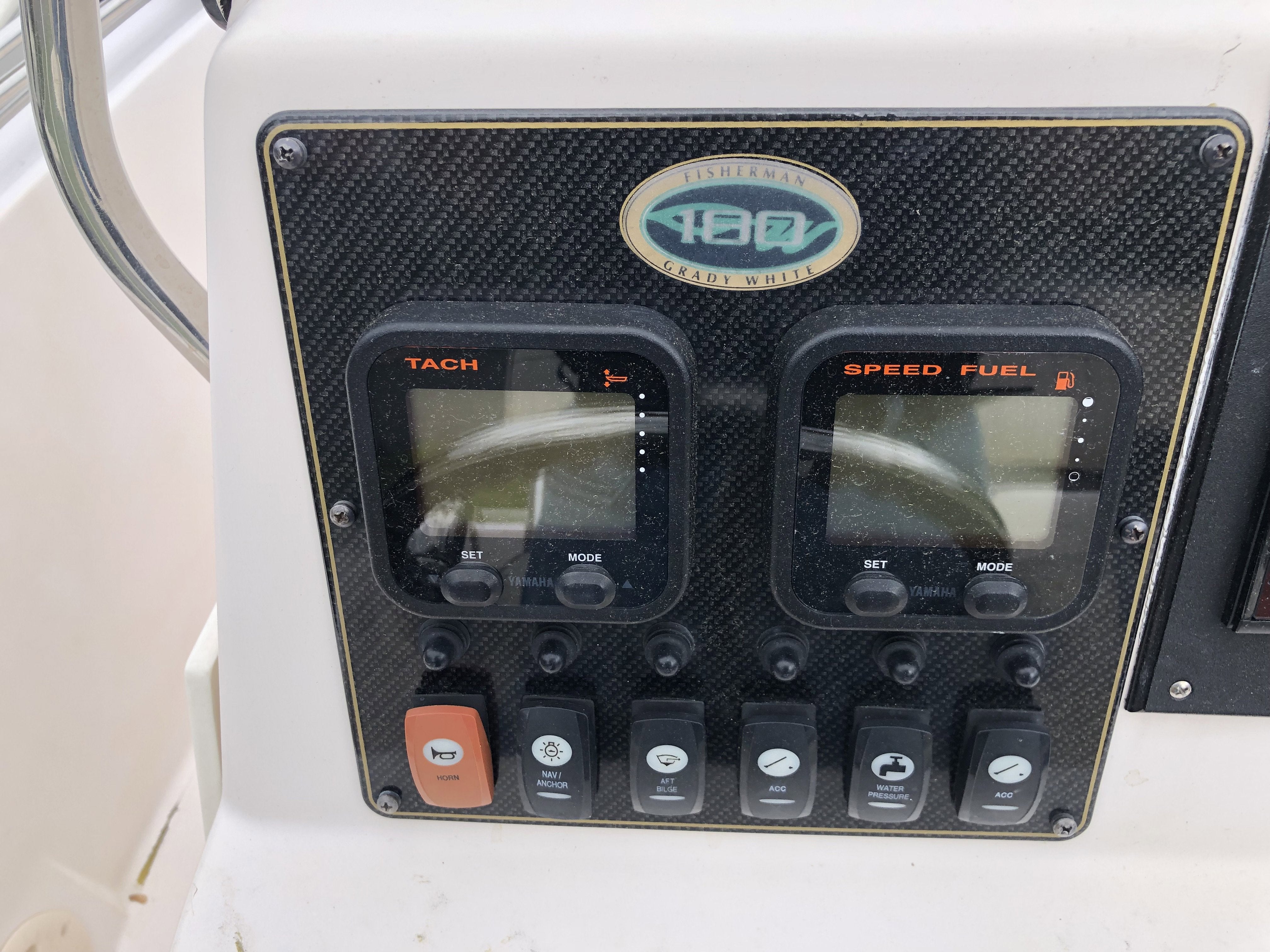 2011 GRADY WHITE 18 FISHERMAN Base
