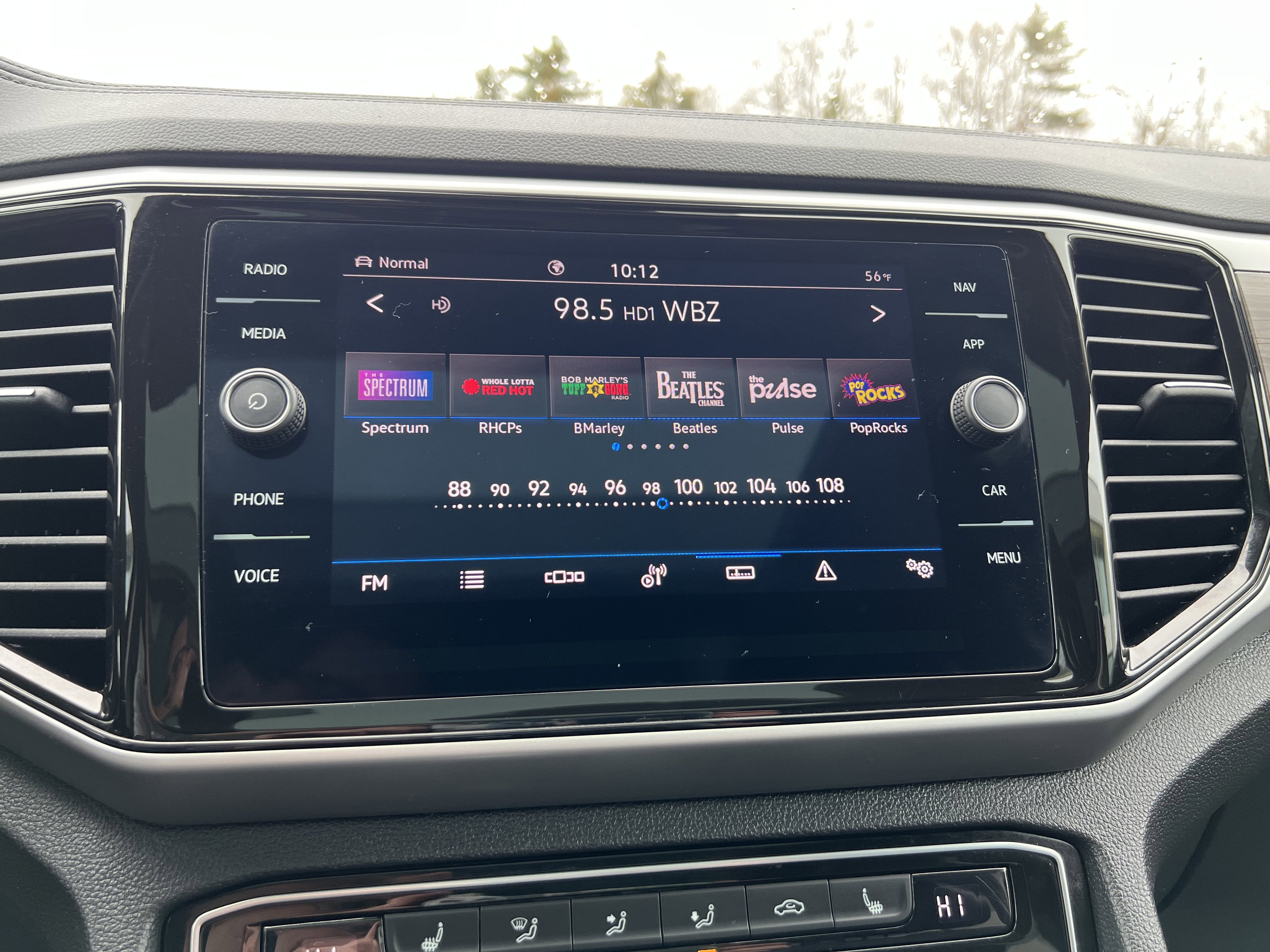 2023 Volkswagen Atlas 3.6L V6 SEL w/captains chairs
