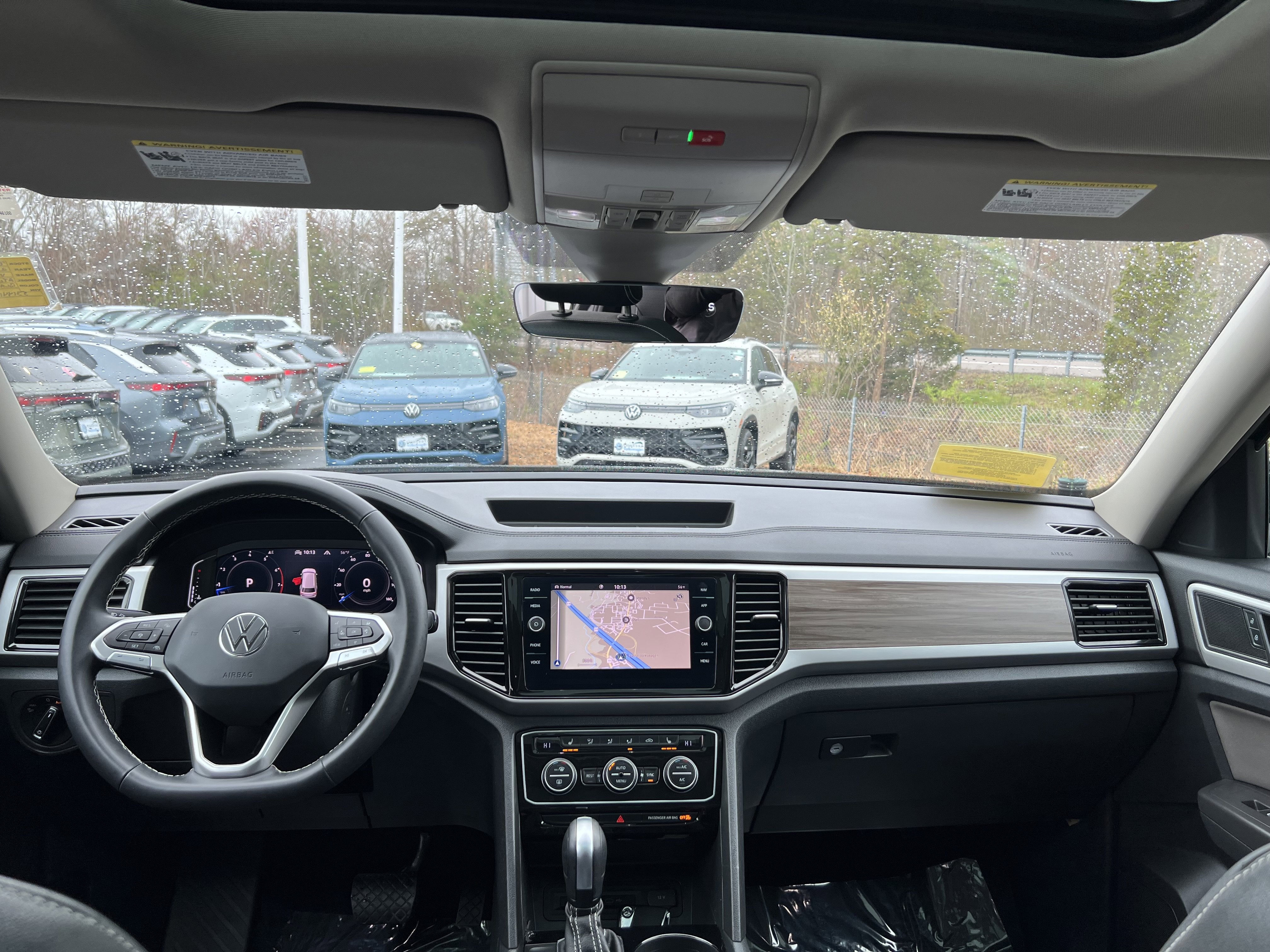 2023 Volkswagen Atlas 3.6L V6 SEL w/captains chairs