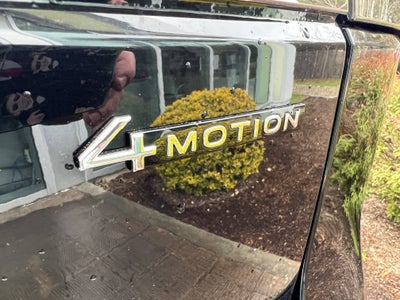 2023 Volkswagen Atlas 3.6L V6 SEL w/captains chairs