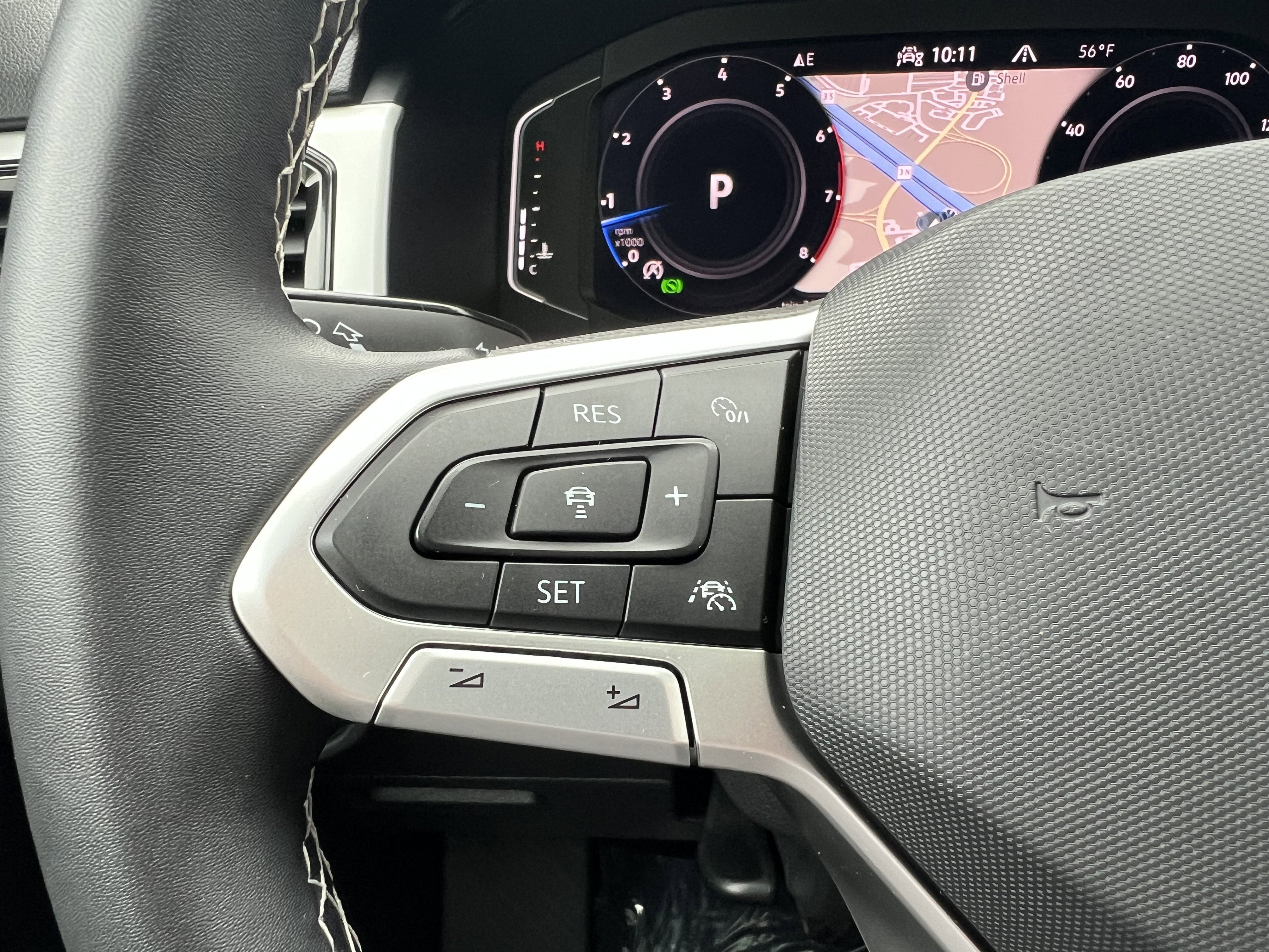 2023 Volkswagen Atlas 3.6L V6 SEL w/captains chairs