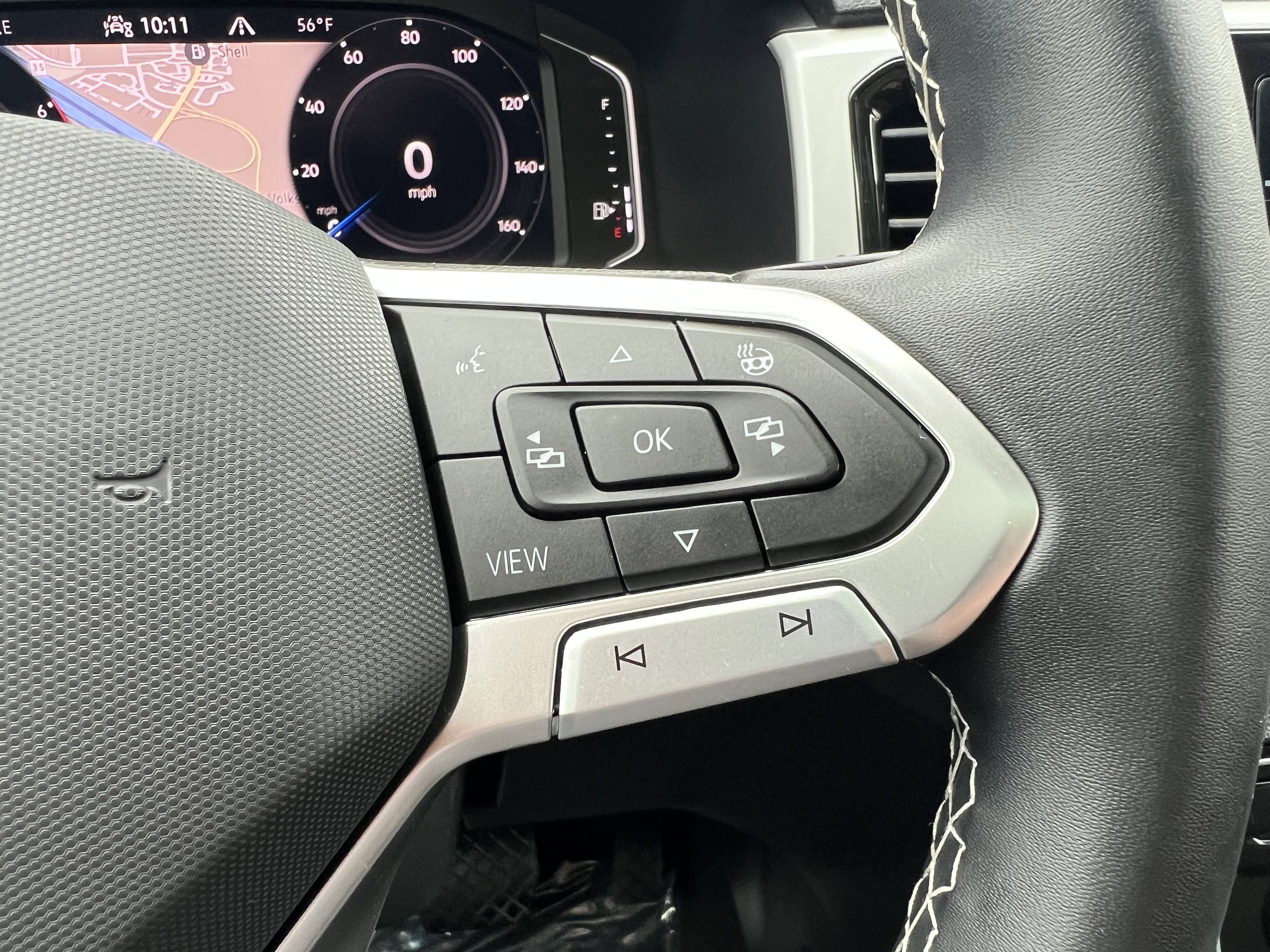 2023 Volkswagen Atlas 3.6L V6 SEL w/captains chairs