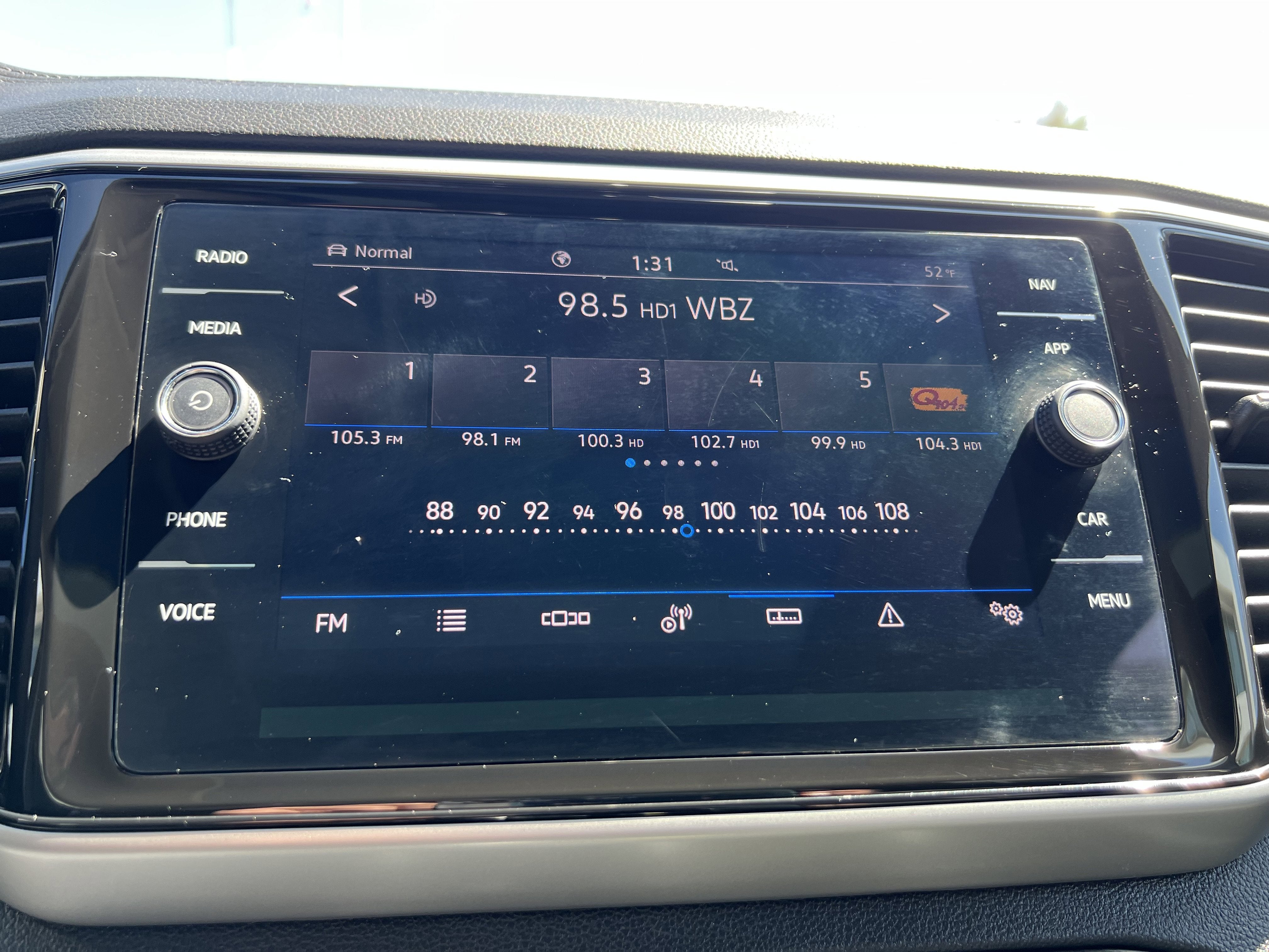 2023 Volkswagen Atlas 3.6L V6 SEL w/captains chairs