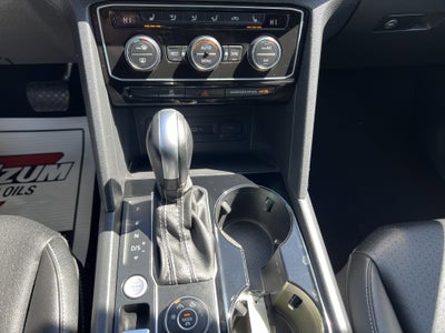 2023 Volkswagen Atlas 3.6L V6 SEL w/captains chairs