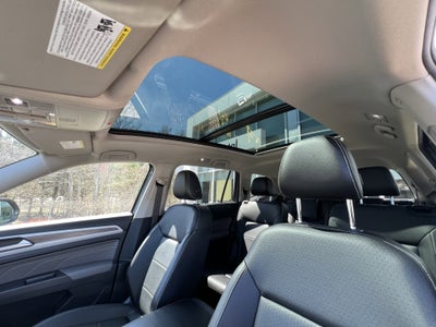 2023 Volkswagen Atlas 3.6L V6 SEL w/captains chairs