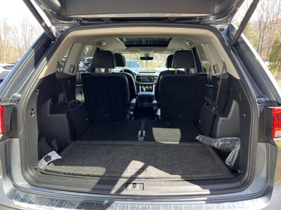 2023 Volkswagen Atlas 3.6L V6 SEL w/captains chairs