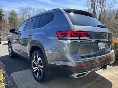 2023 Volkswagen Atlas 3.6L V6 SEL w/captains chairs
