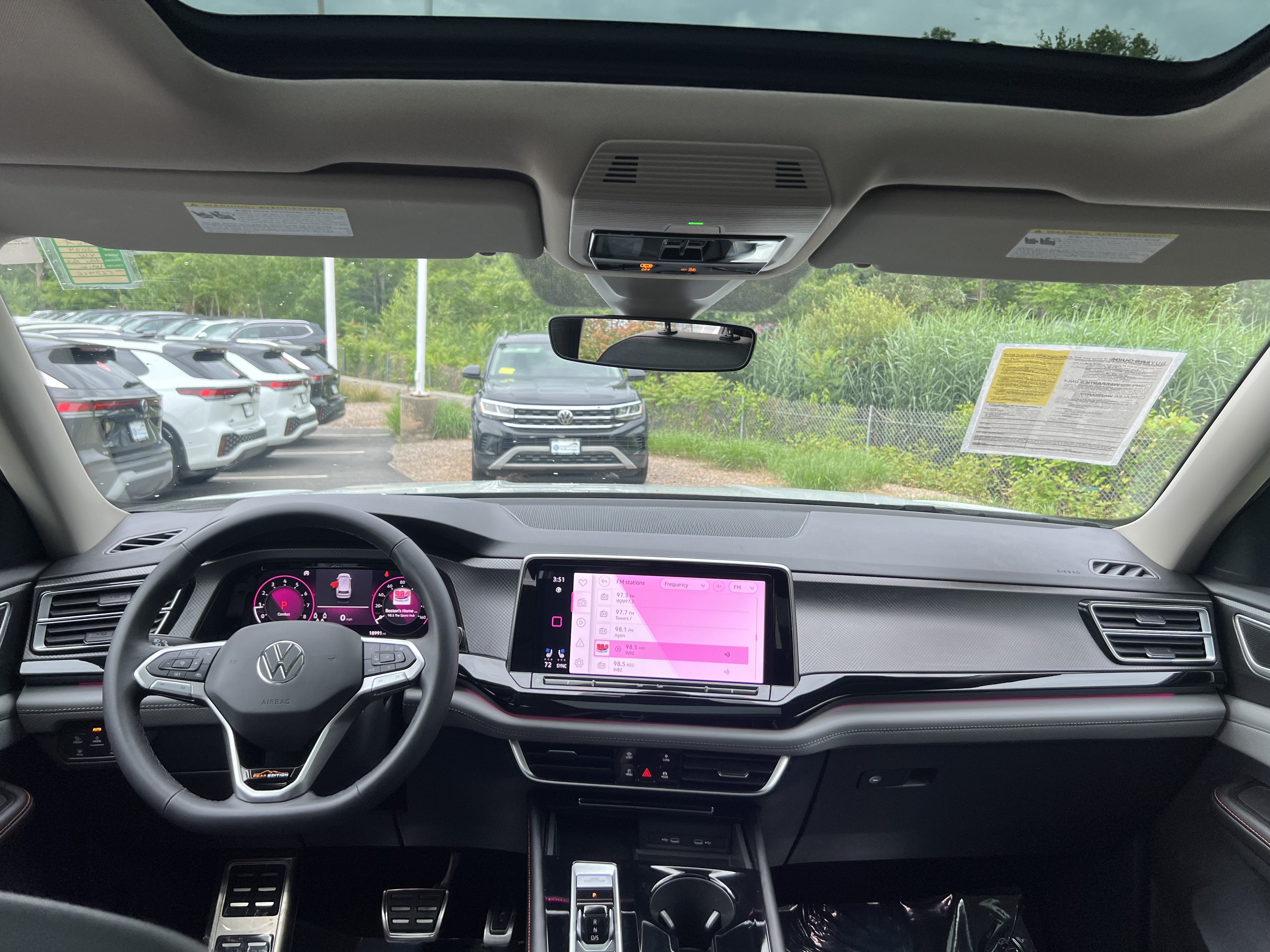 2024 Volkswagen Atlas 2.0T Peak Edition SE w/Technology