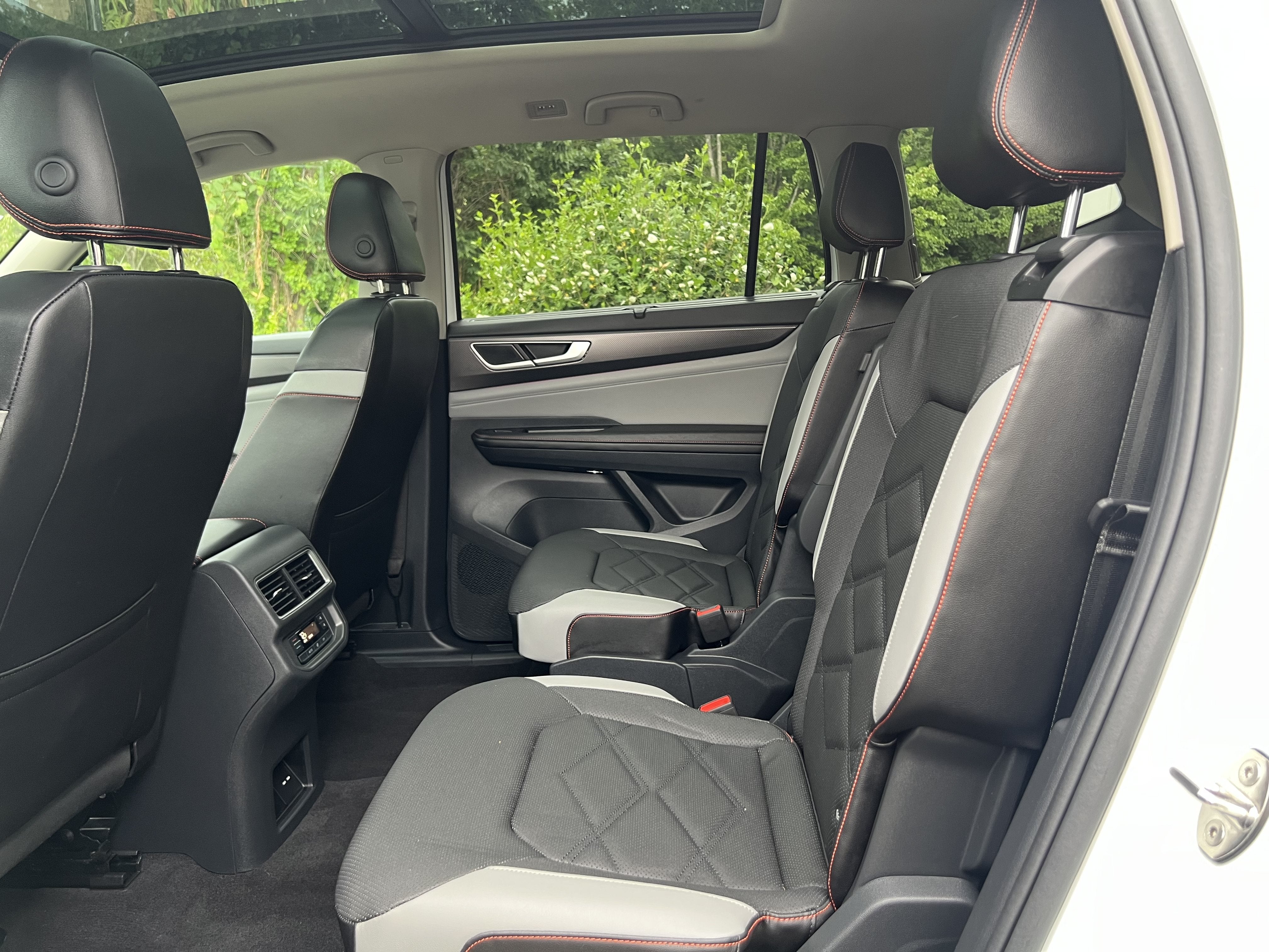 2024 Volkswagen Atlas 2.0T Peak Edition SE w/Technology