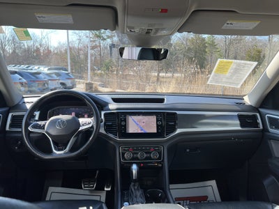 2023 Volkswagen Atlas 3.6L V6 SEL Premium R-Line w/captains chairs