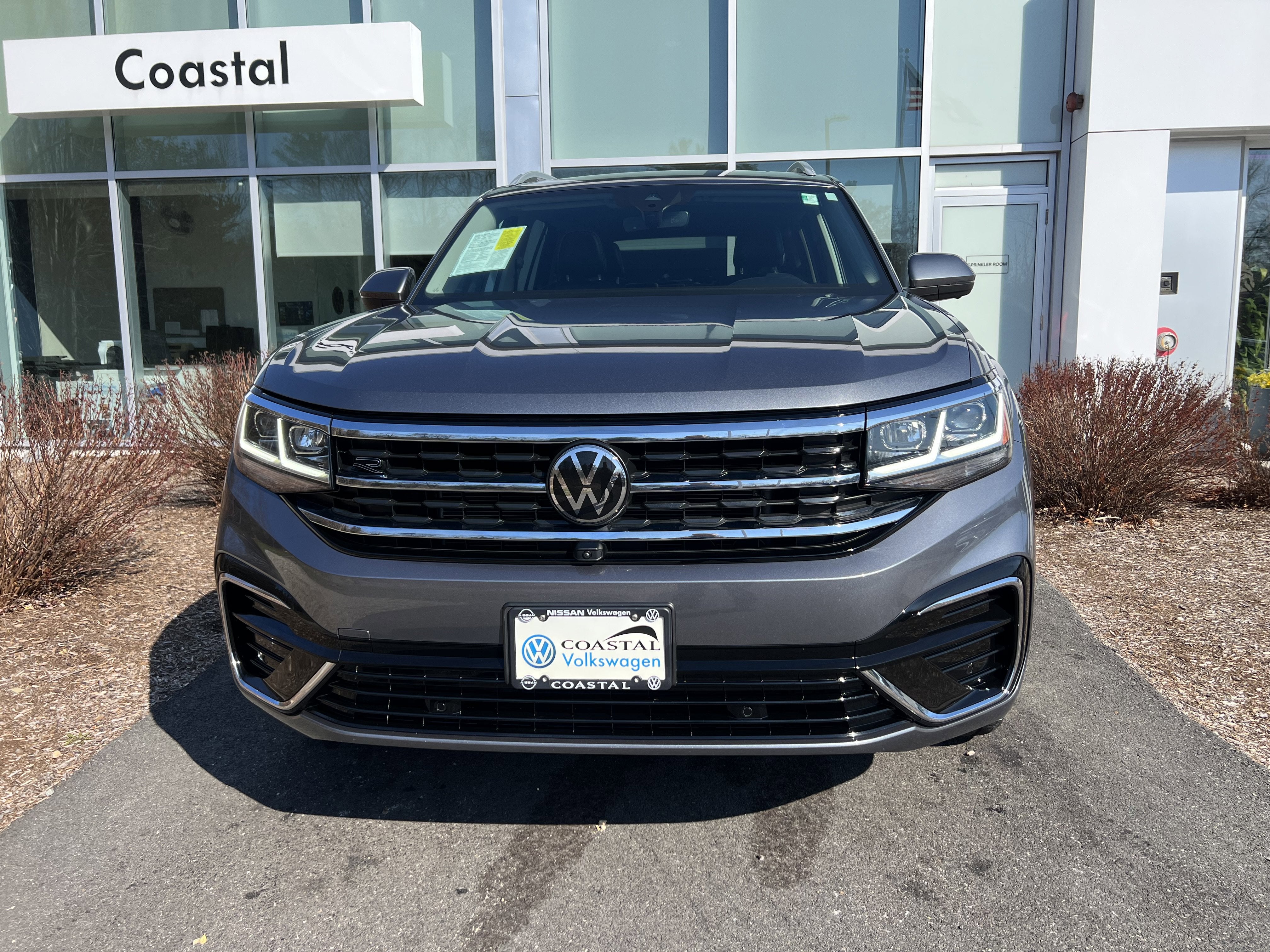 2023 Volkswagen Atlas 3.6L V6 SEL Premium R-Line w/captains chairs