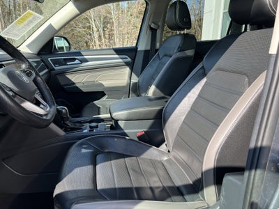 2023 Volkswagen Atlas 3.6L V6 SEL Premium R-Line w/captains chairs
