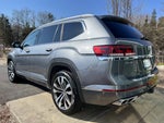 2023 Volkswagen Atlas 3.6L V6 SEL Premium R-Line w/captains chairs
