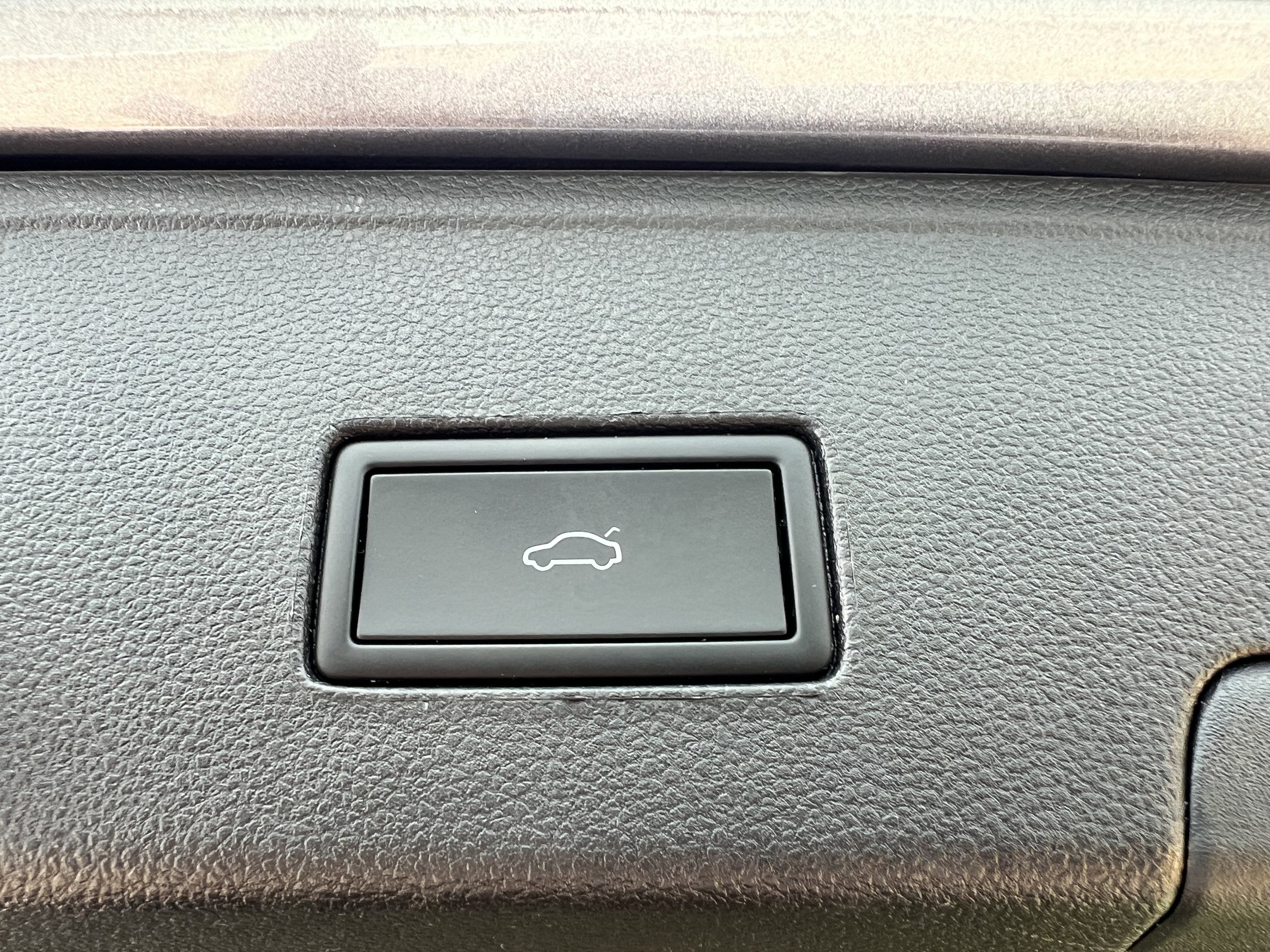 2023 Volkswagen Atlas Cross Sport 2.0T SE w/Technology