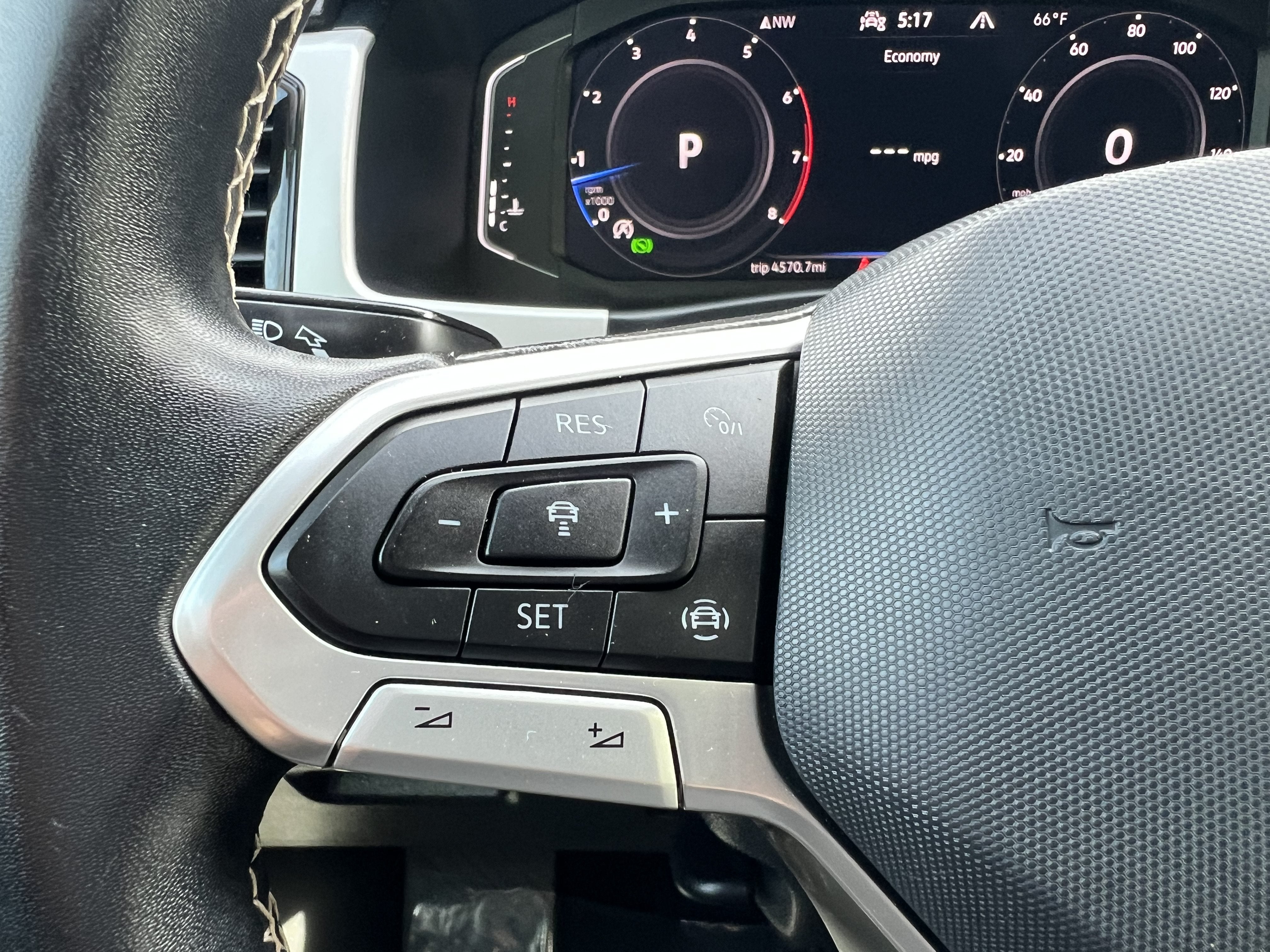 2023 Volkswagen Atlas 3.6L V6 SE w/Technology W/Black Wheel Package