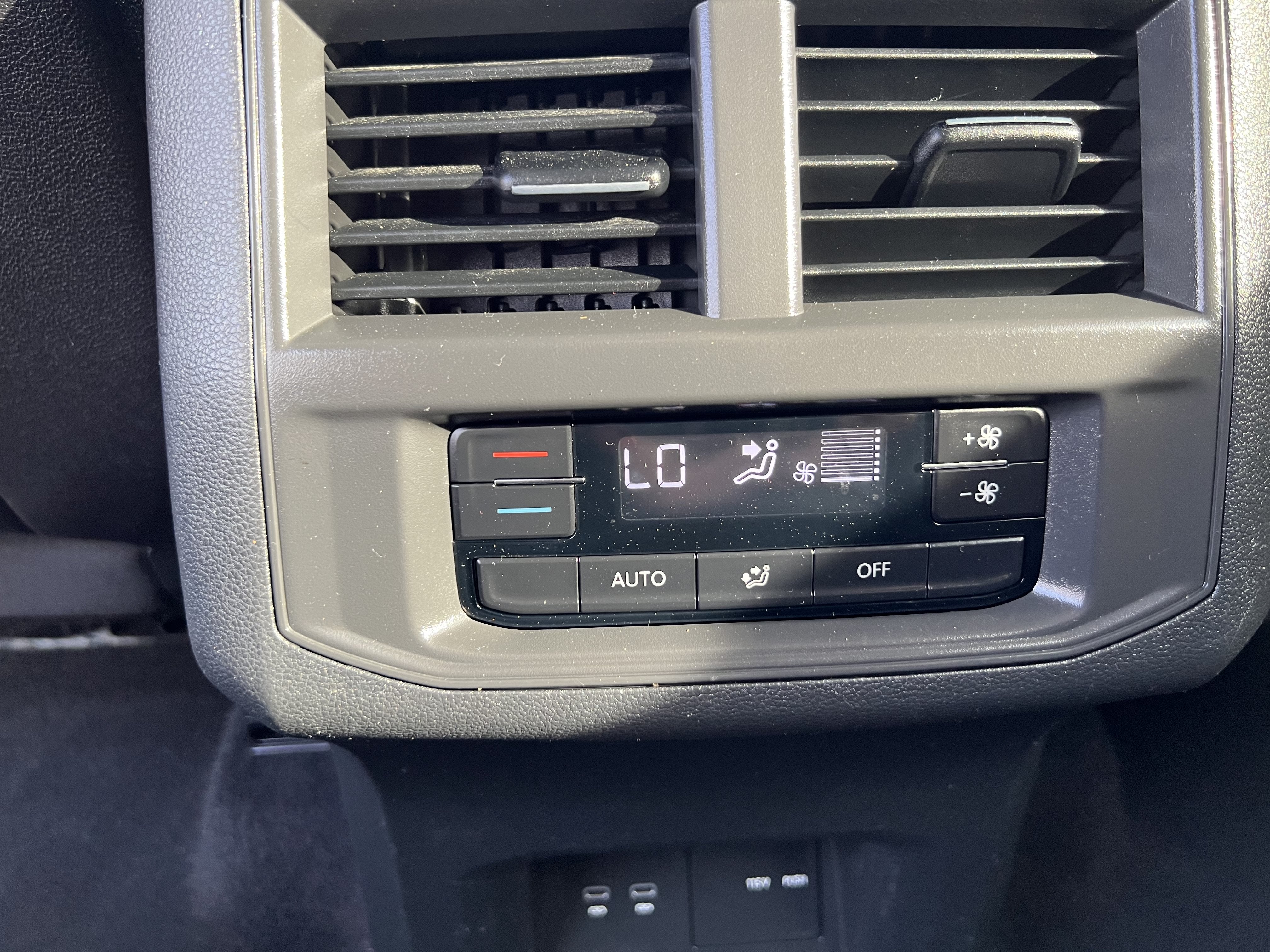 2023 Volkswagen Atlas 3.6L V6 SE w/Technology W/Black Wheel Package