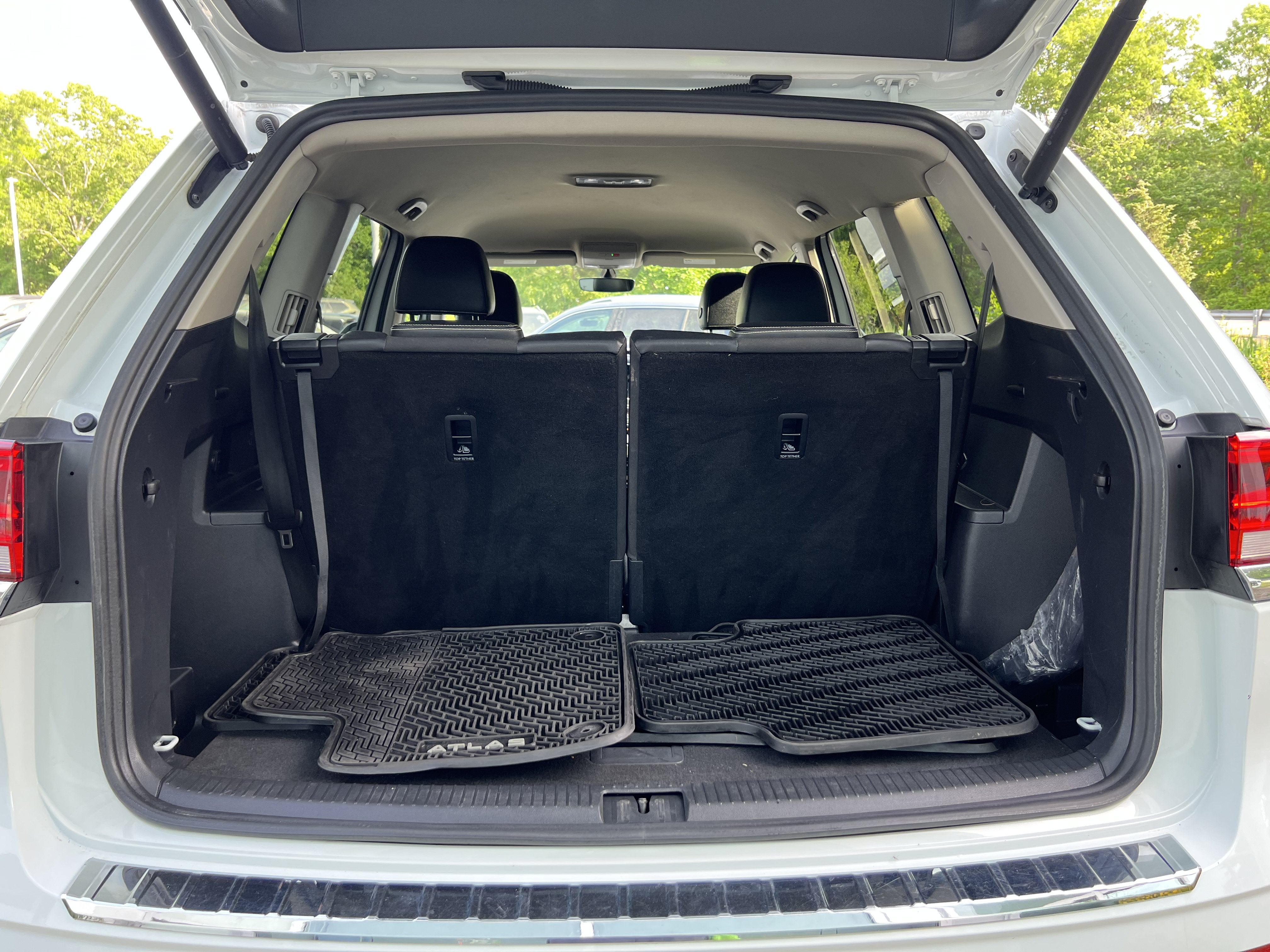 2023 Volkswagen Atlas 3.6L V6 SE w/Technology W/Black Wheel Package