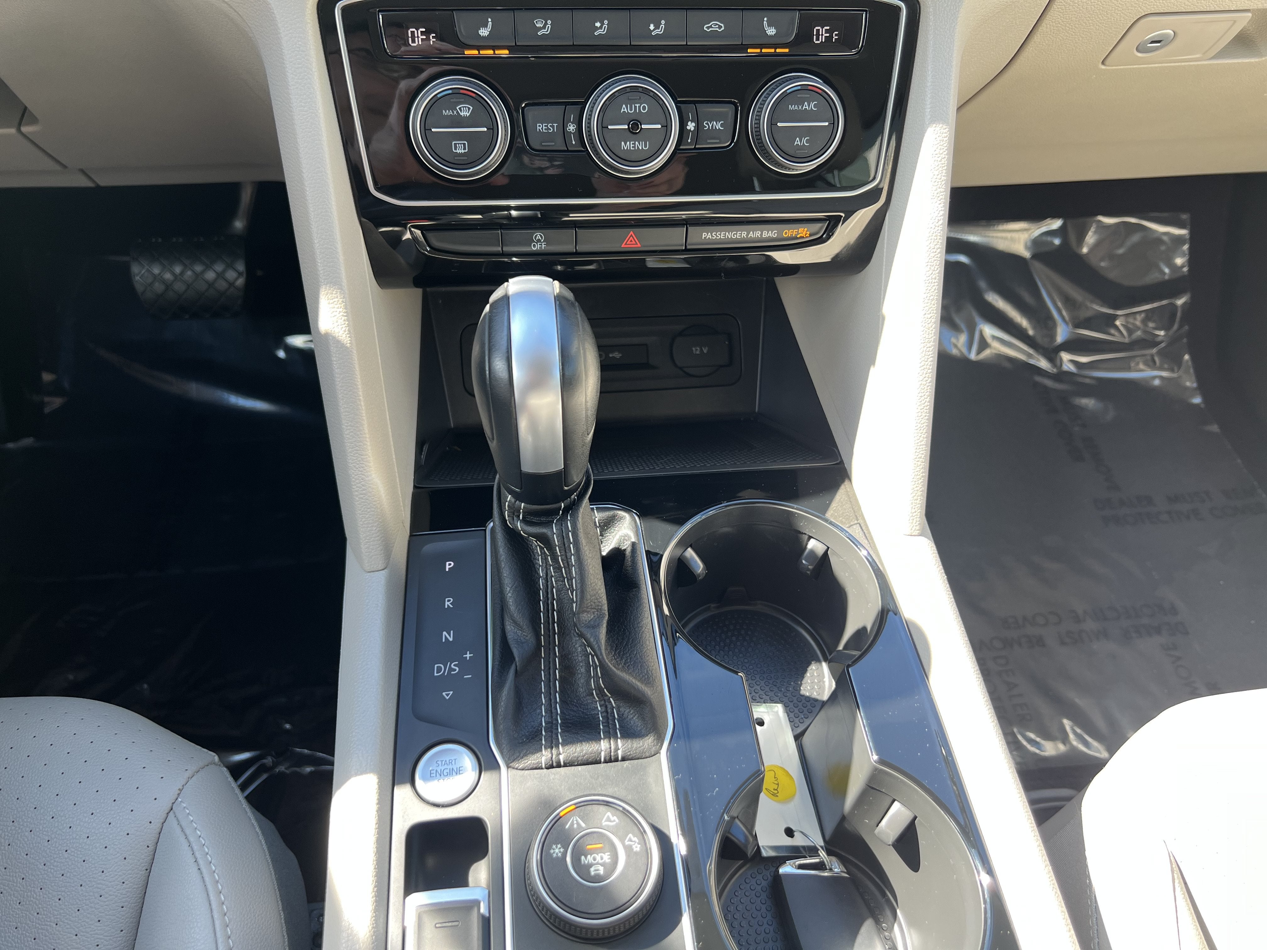 2023 Volkswagen Atlas 3.6L V6 SE w/Technology W/Black Wheel Package