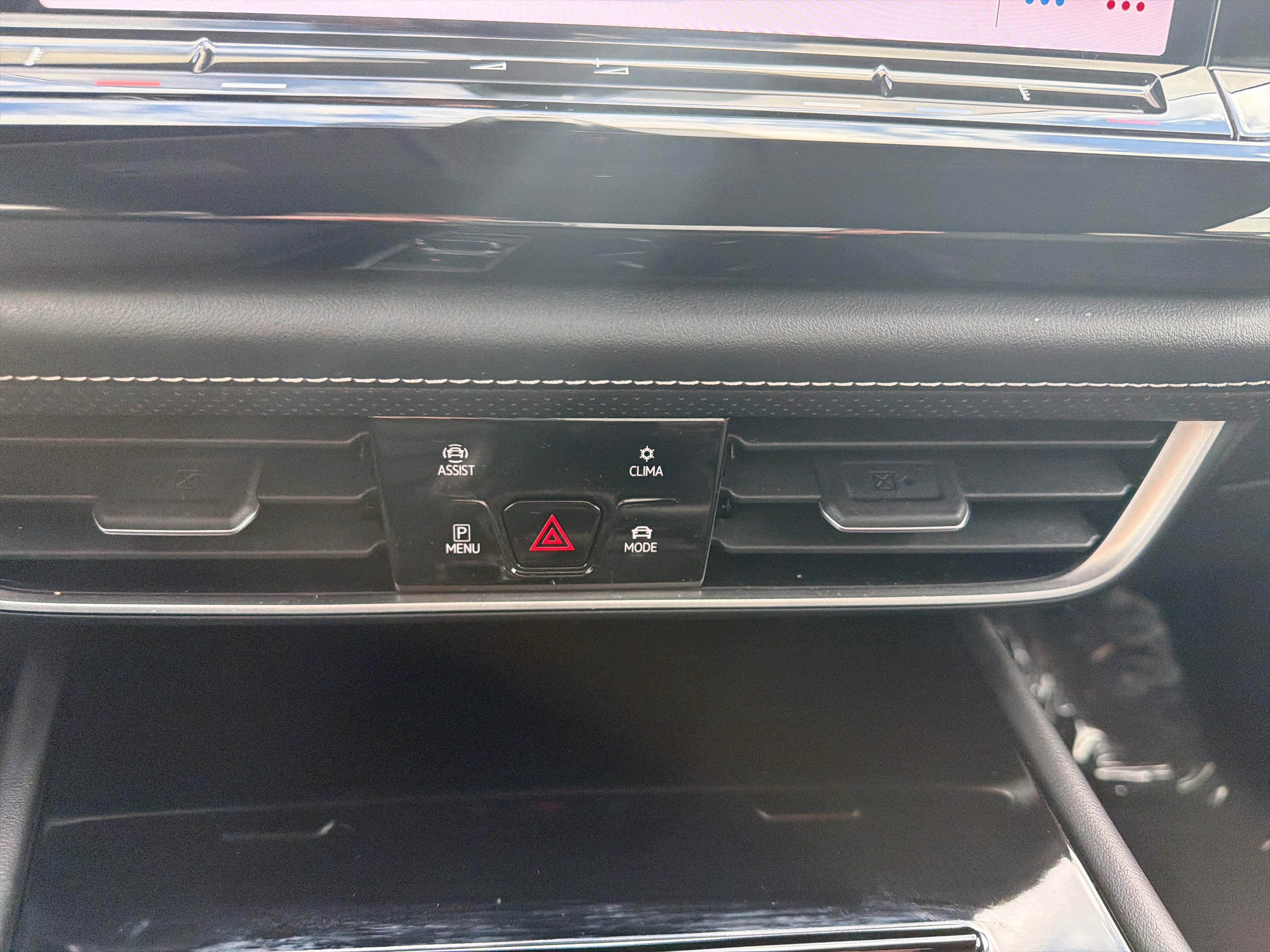 2024 Volkswagen Atlas 2.0T SE w/Technology w/ Captains Chairs