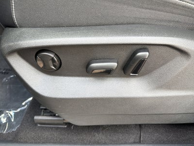 2024 Volkswagen Atlas 2.0T SE w/Technology w/ Captains Chairs